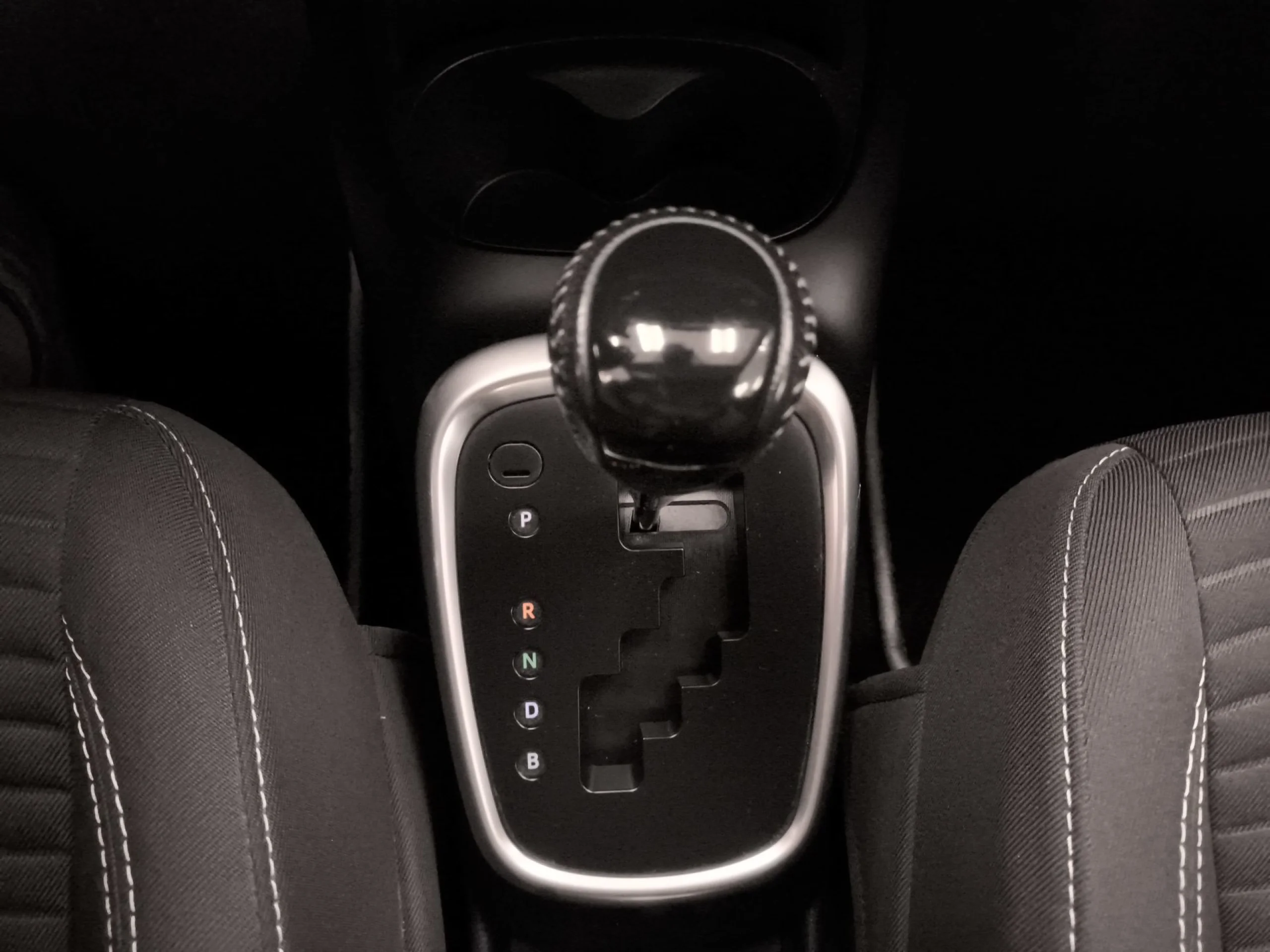 Toyota Yaris 1.5 100H Active 74 kW (100 CV) - Foto 18