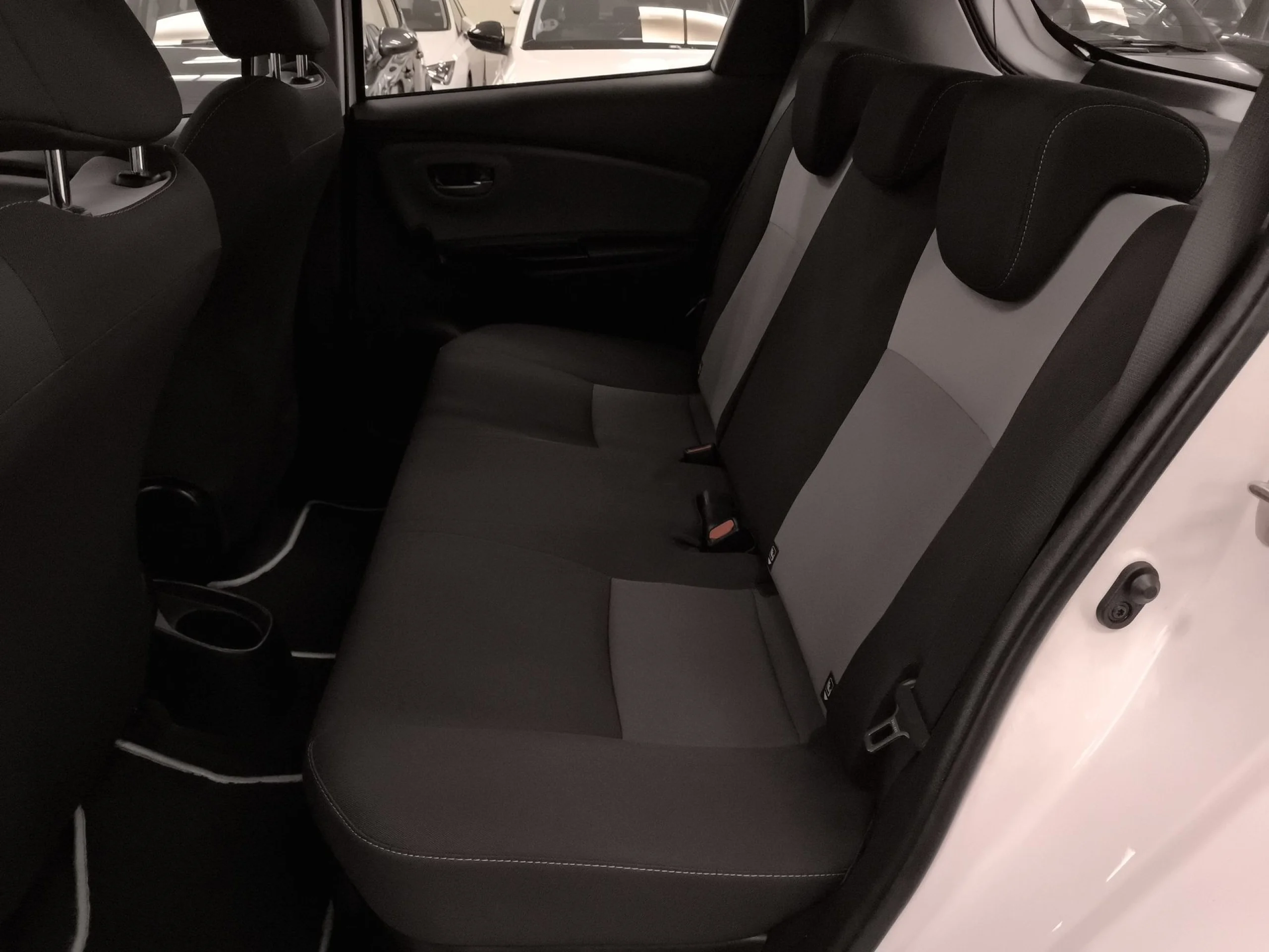 Toyota Yaris 1.5 100H Active 74 kW (100 CV) - Foto 20