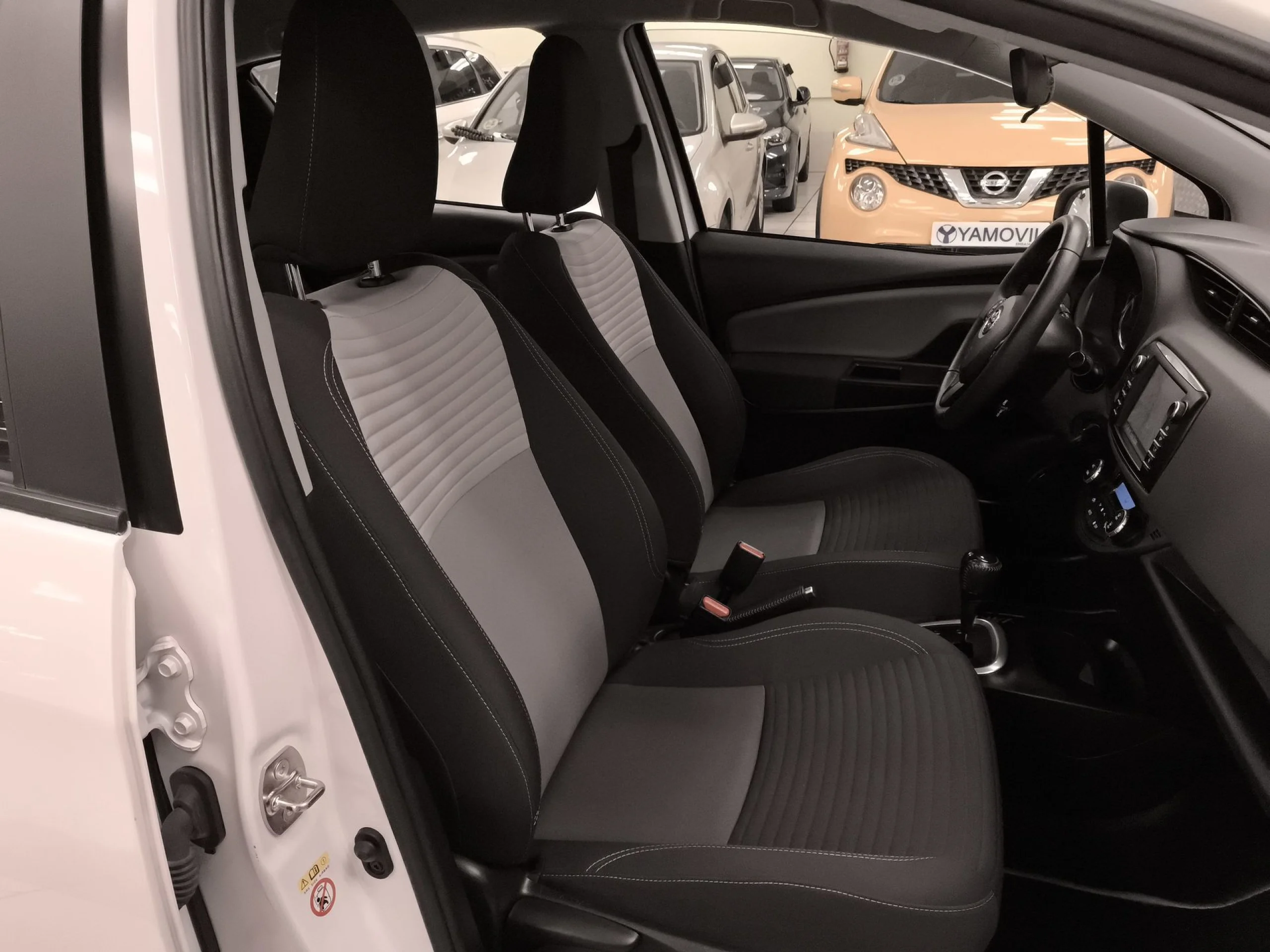 Toyota Yaris 1.5 100H Active 74 kW (100 CV) - Foto 22