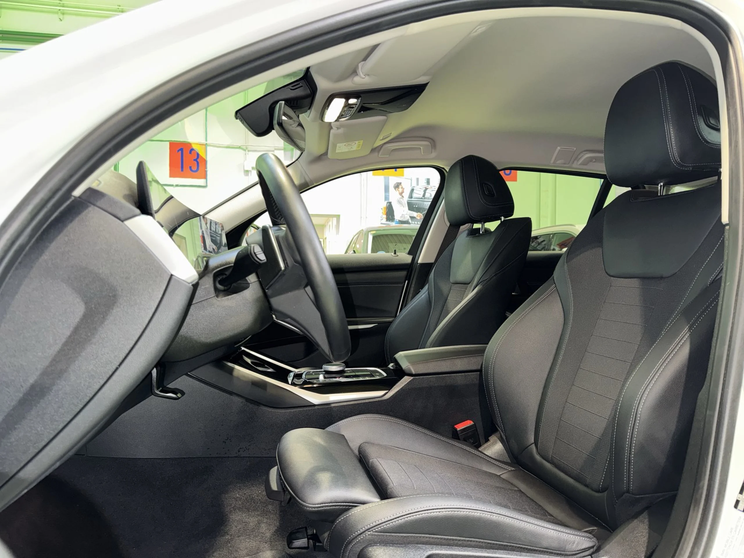 BMW Serie 3 318d Touring 110 kW (150 CV) - Foto 8