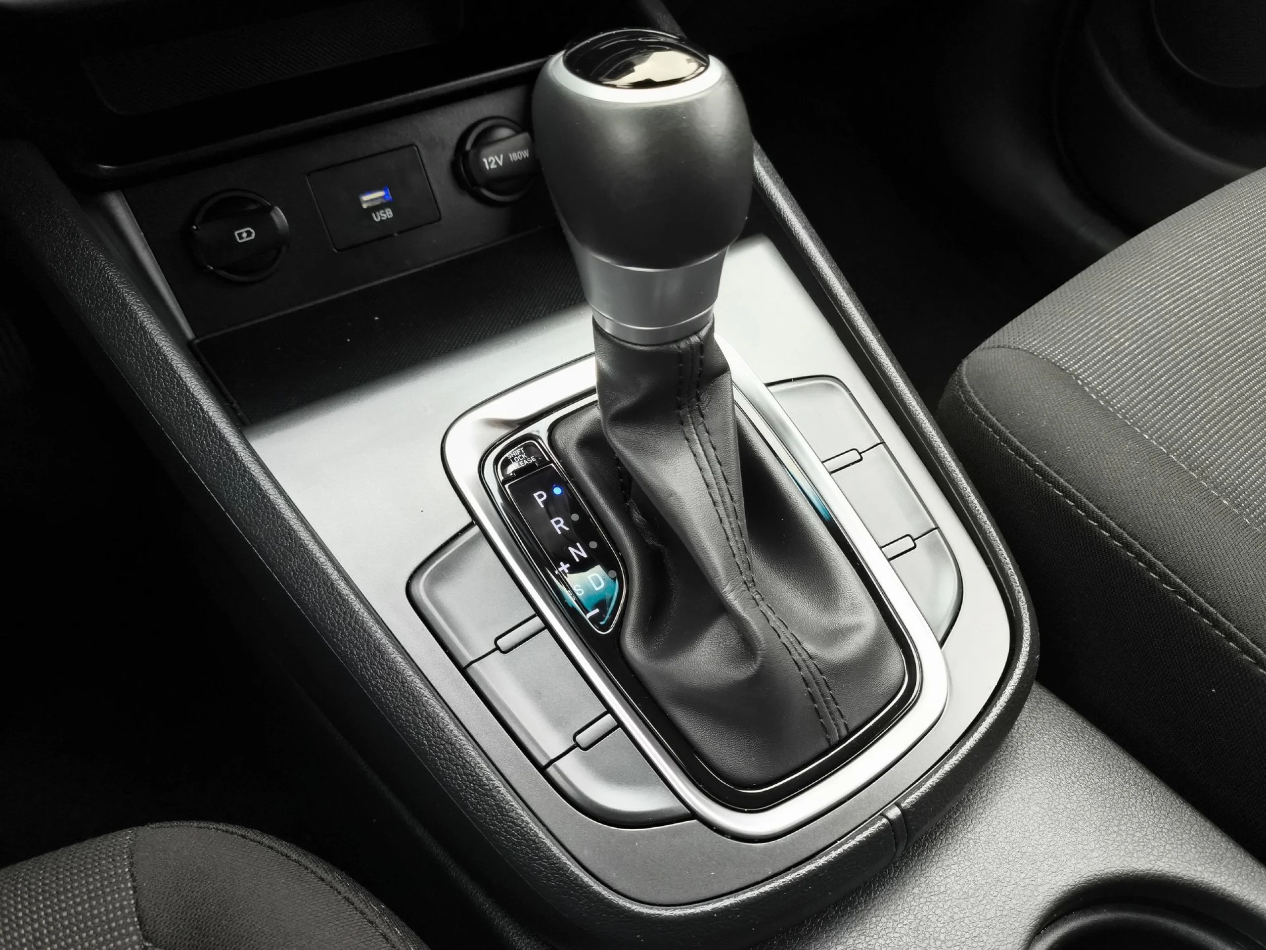 Hyundai Kona 1.6 GDI HEV Maxx DCT 104 kW (141 CV) - Foto 19