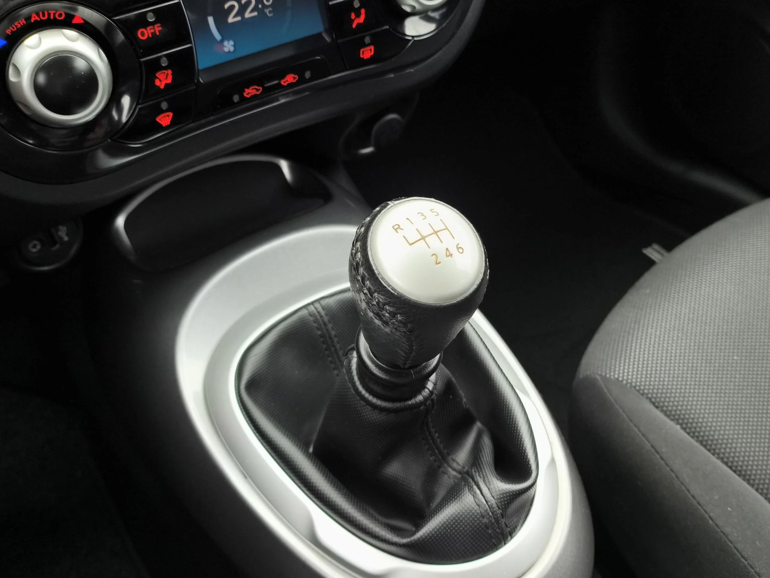 Nissan Juke 1.5 dCi Acenta 4x2 81 kW (110 CV) - Foto 16