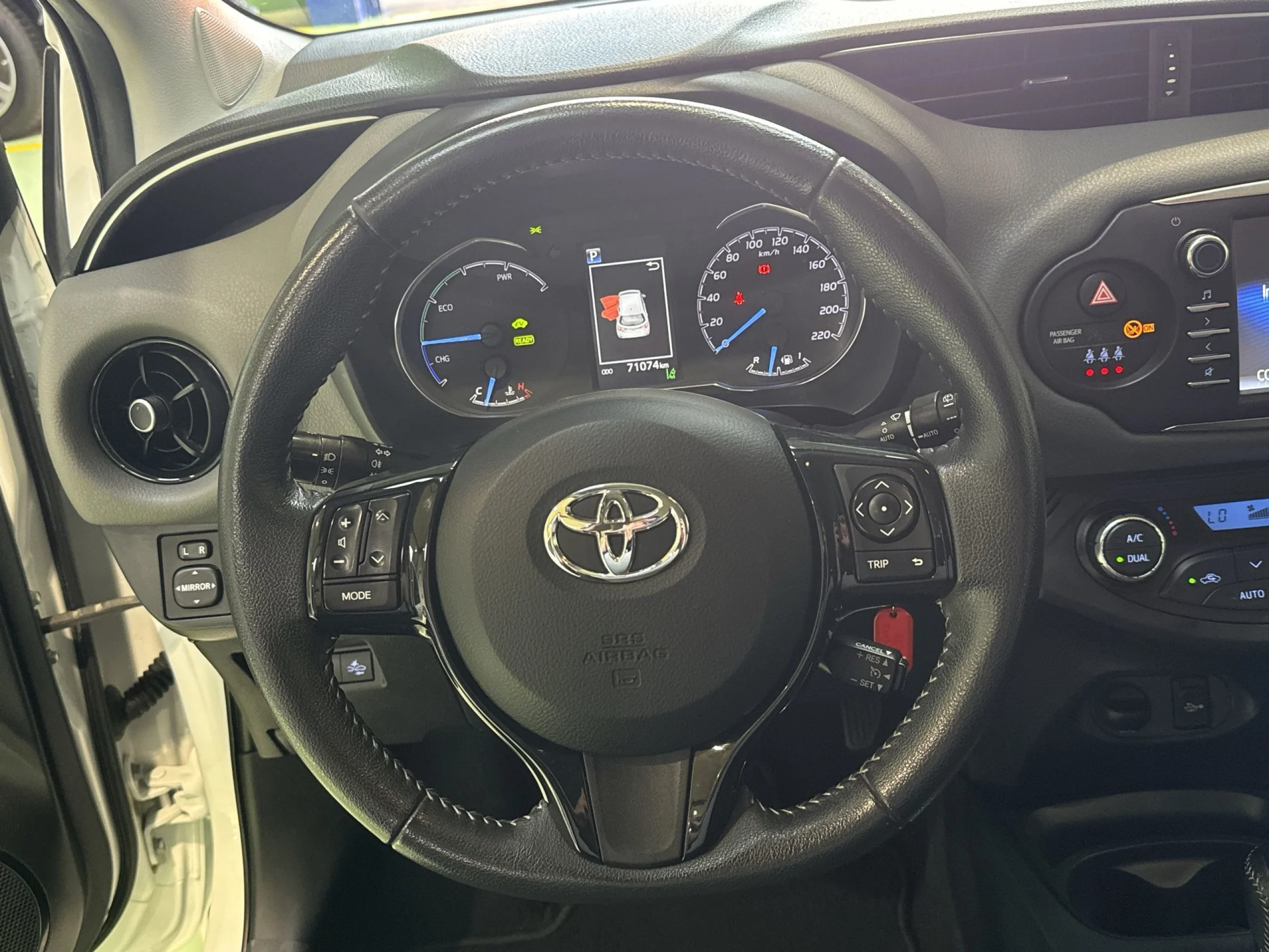 Toyota Yaris 1.5 100H Active Tech 74 kW (100 CV) - Foto 11