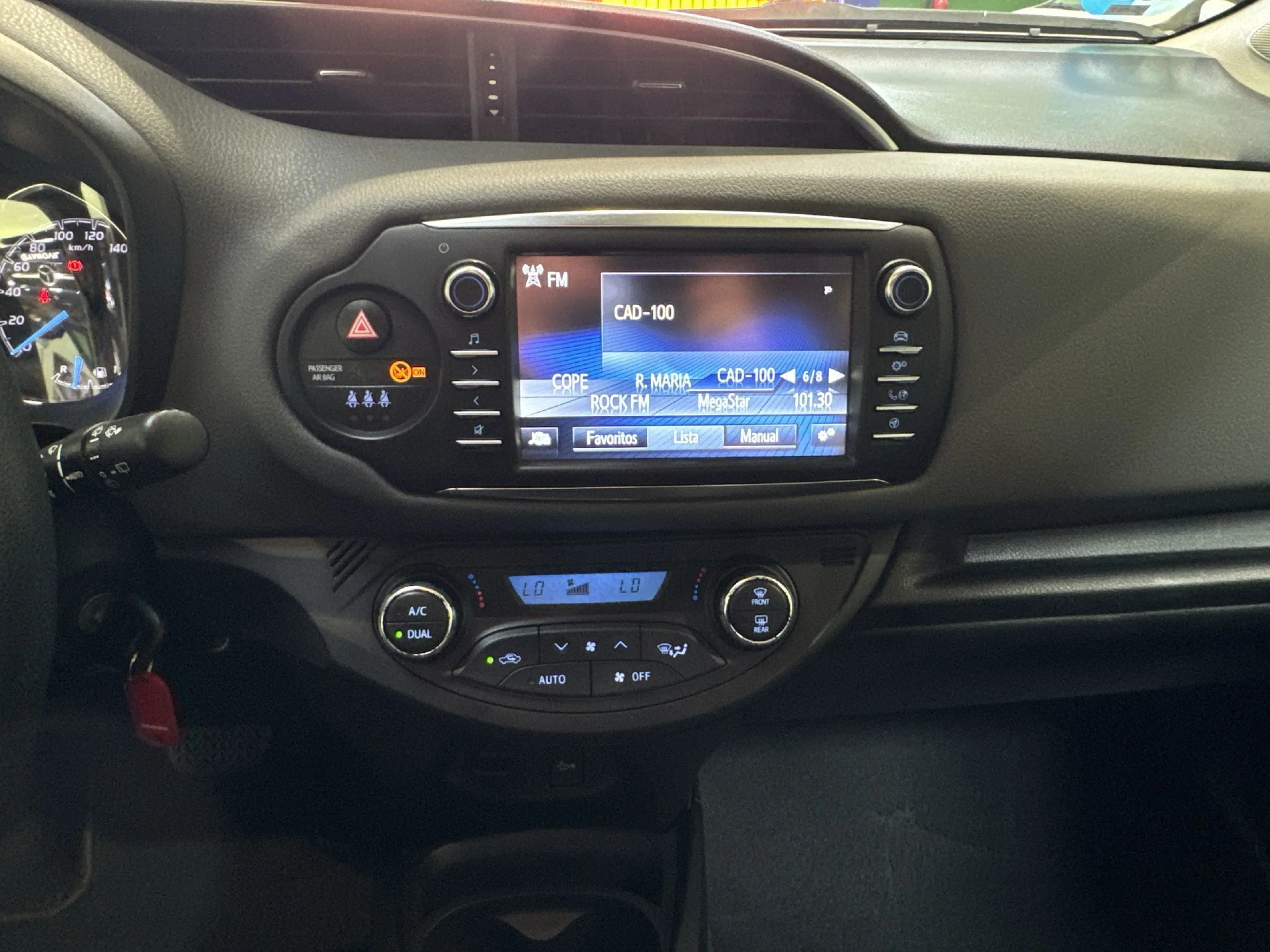 Toyota Yaris 1.5 100H Active Tech 74 kW (100 CV) - Foto 16