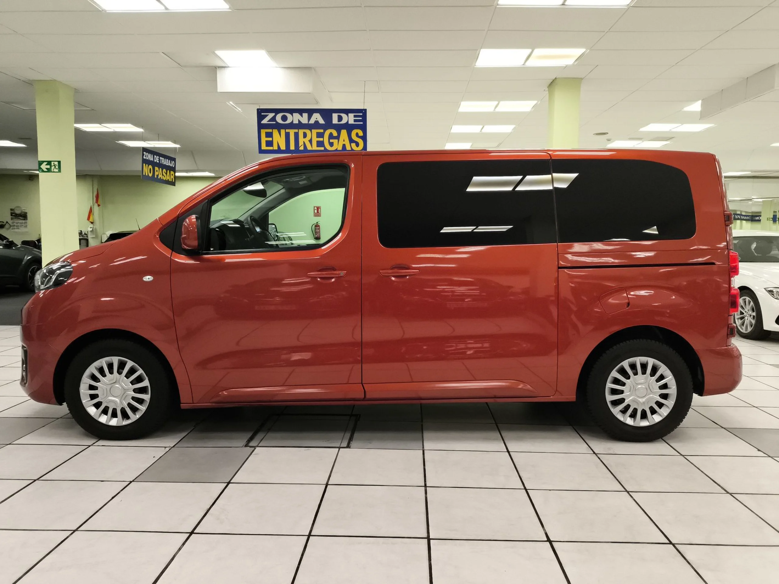 Toyota Proace verso 1.5D VX Shuttle L1 88 kW (120 CV) - Foto 4