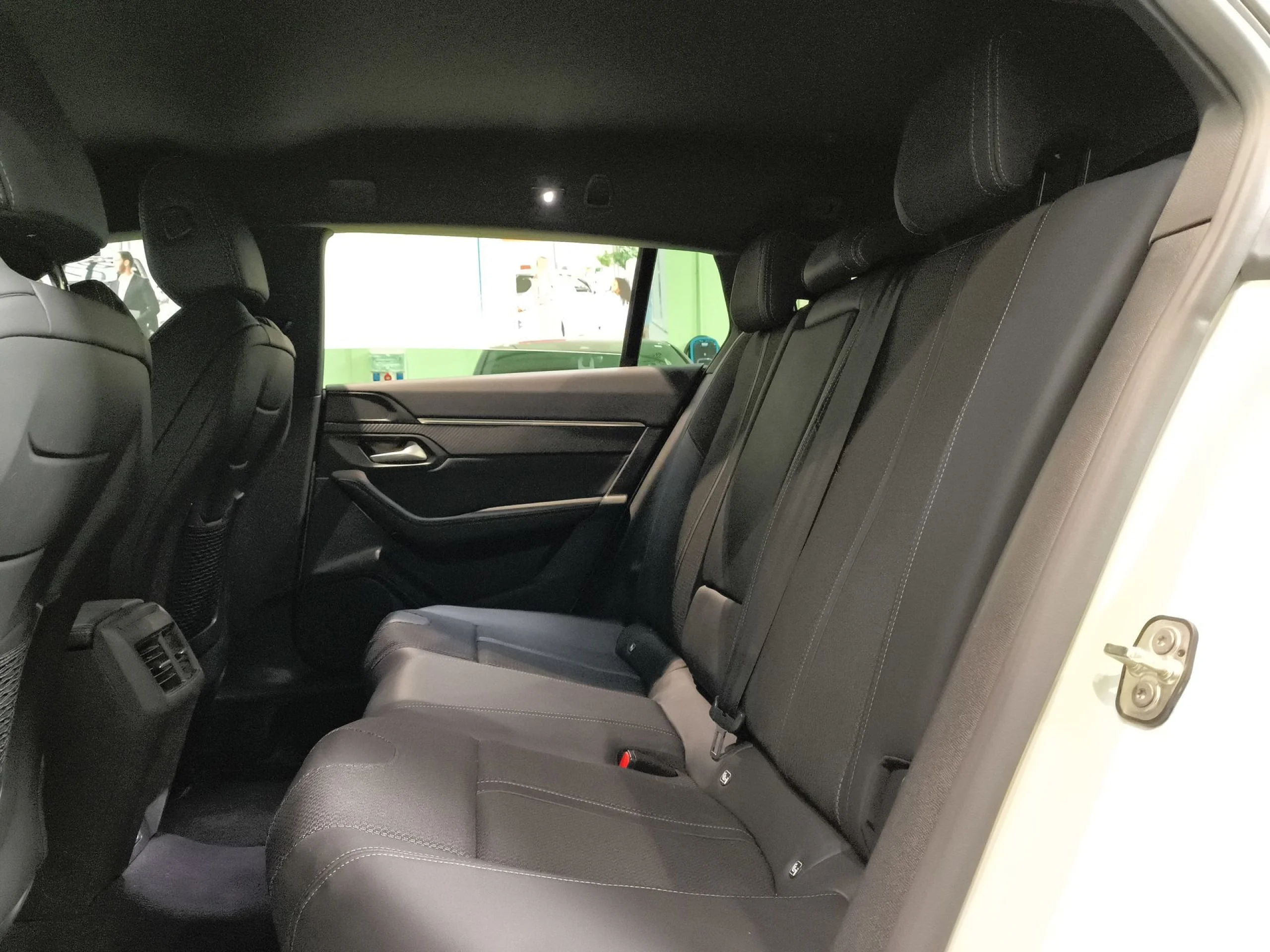 Peugeot 508 sw Hybrid 225 GT e-EAT8 165 kW (225 CV) - Foto 19