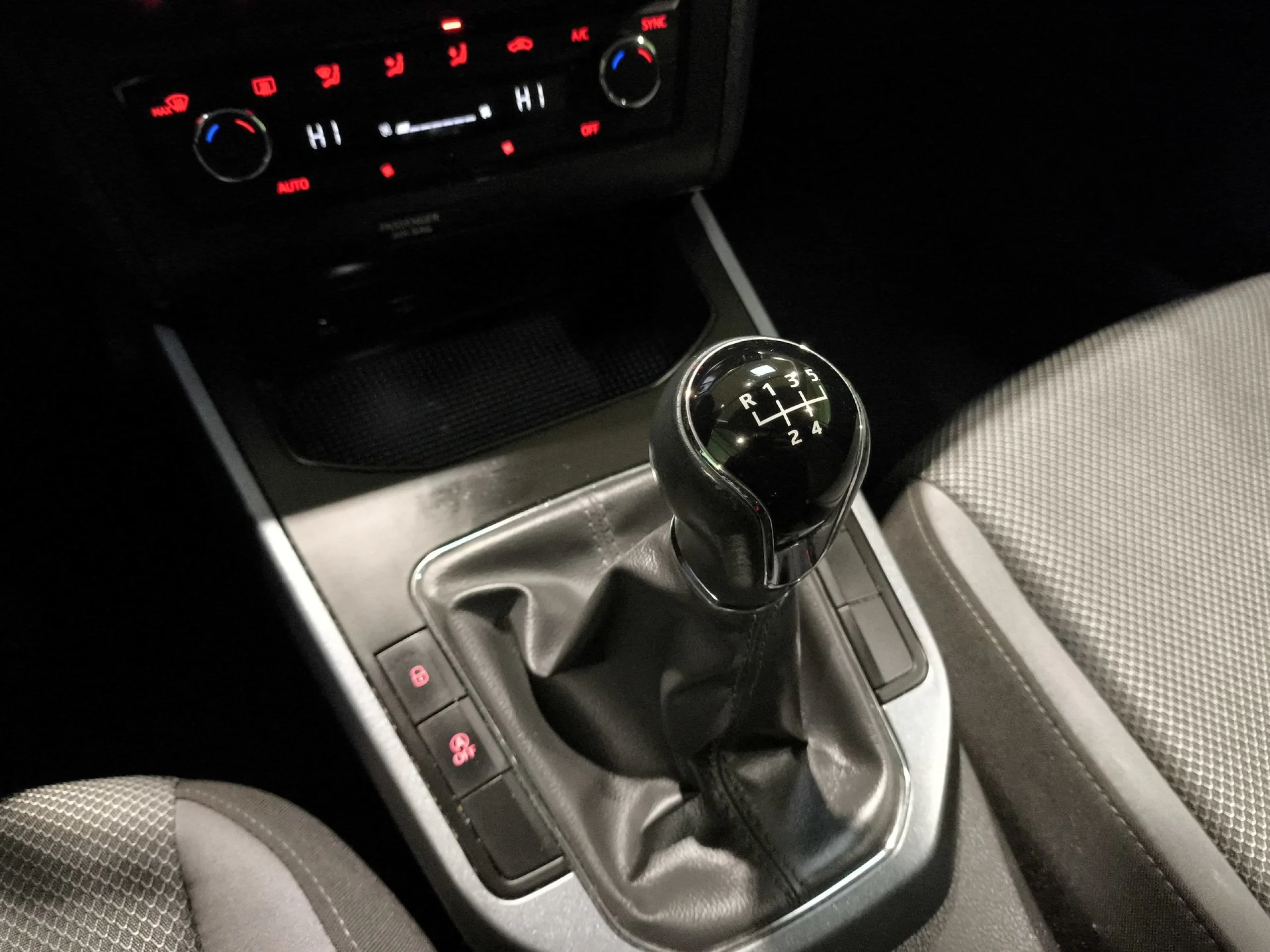 Seat Arona 1.0 TSI Ecomotive SANDS Style 70 kW (95 CV) - Foto 19