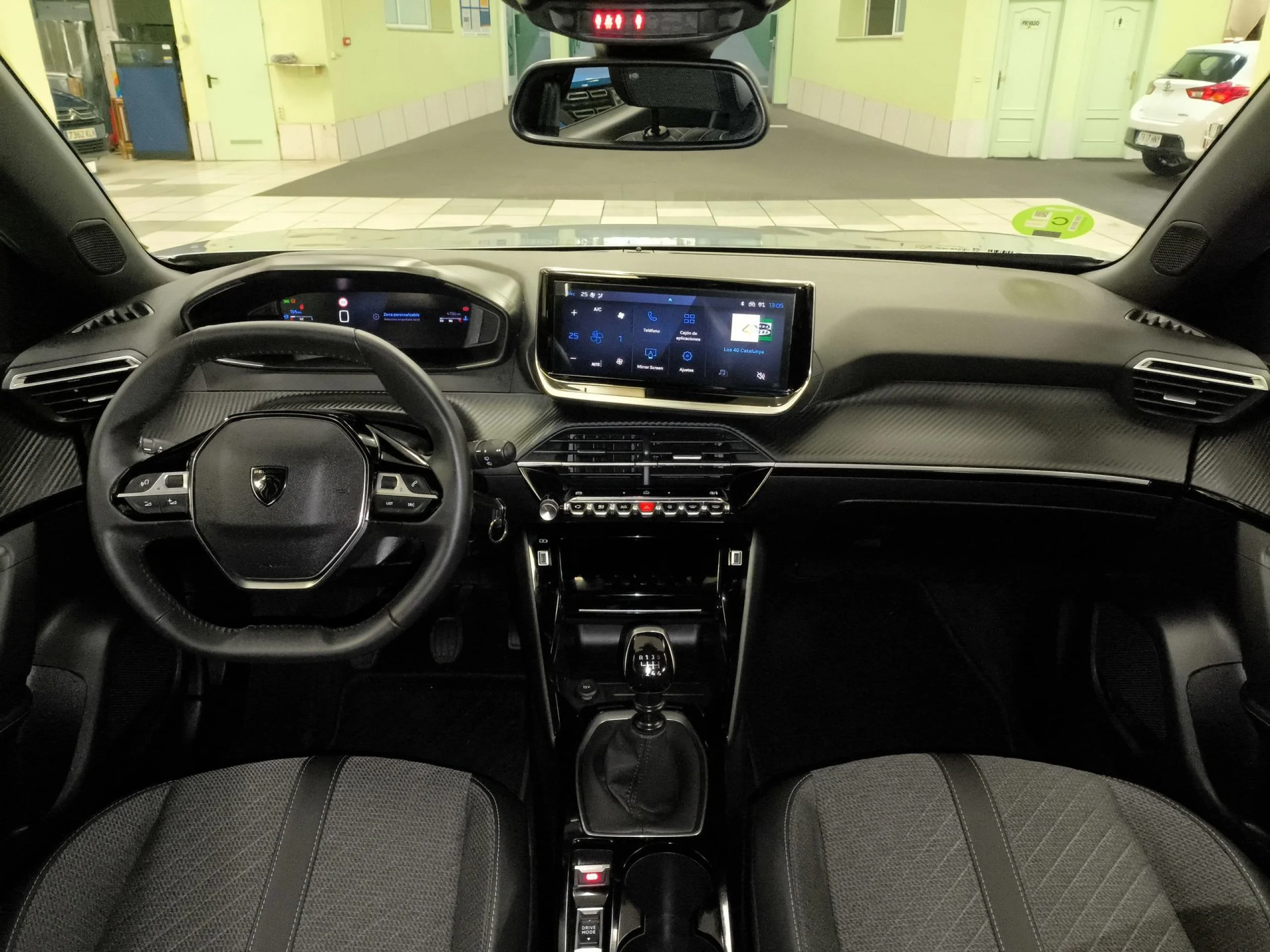 Peugeot 2008 PureTech 100 SANDS Allure 75 kW (100 CV) - Foto 11