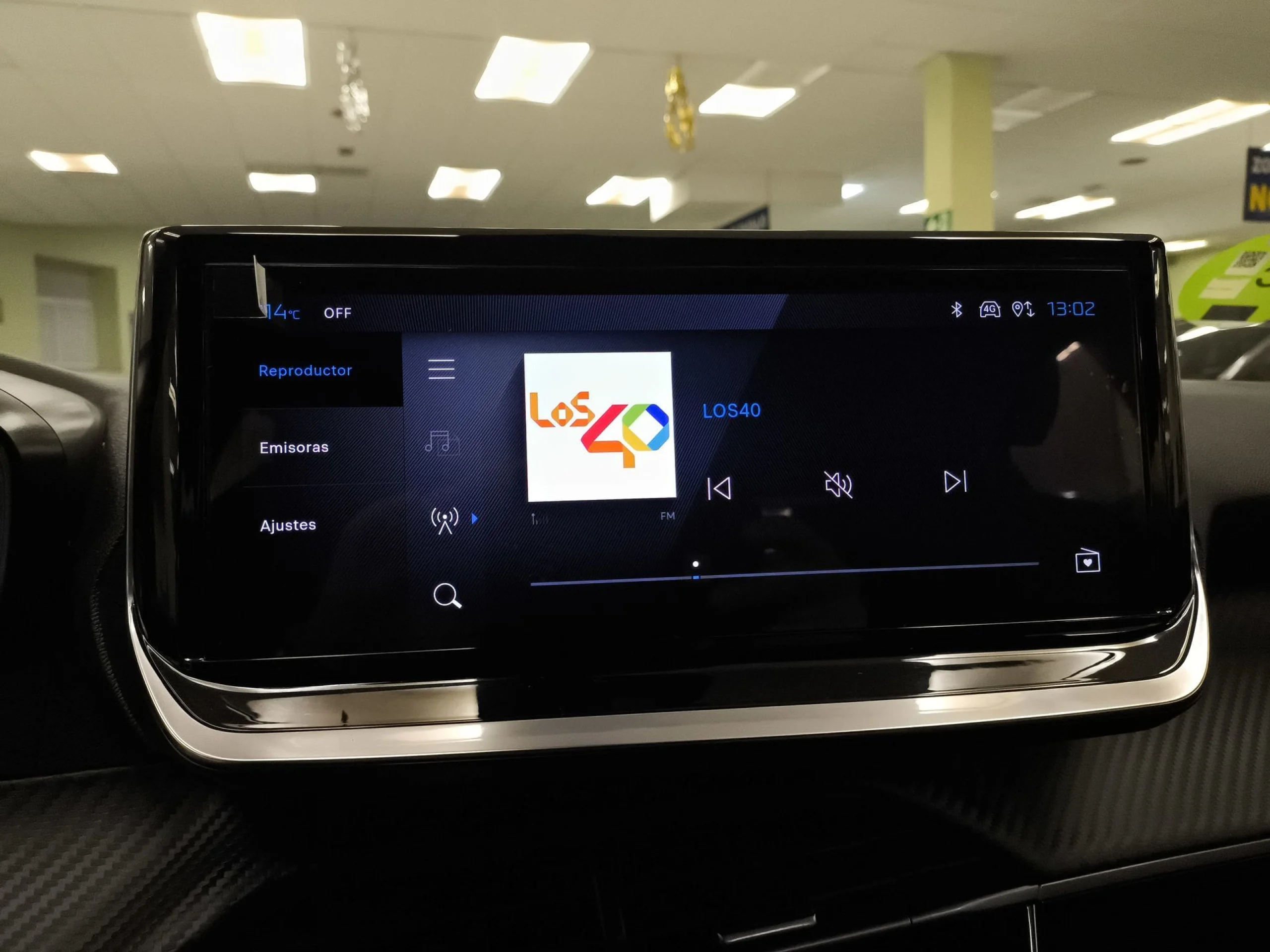 Peugeot 2008 PureTech 100 SANDS Allure 75 kW (100 CV) - Foto 15