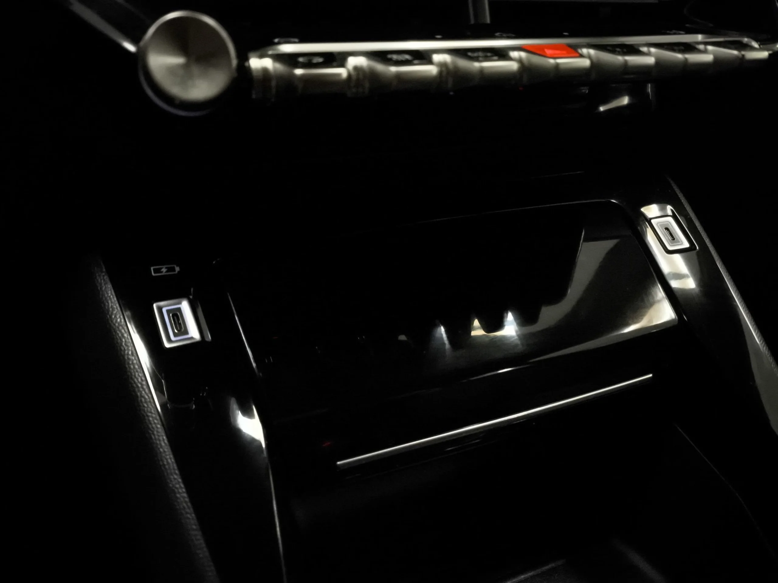 Peugeot 2008 PureTech 100 SANDS Allure 75 kW (100 CV) - Foto 20