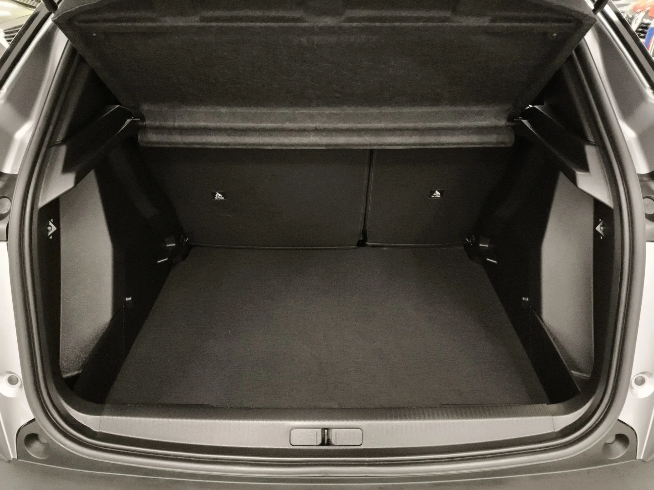 Peugeot 2008 PureTech 100 SANDS Allure 75 kW (100 CV) - Foto 22