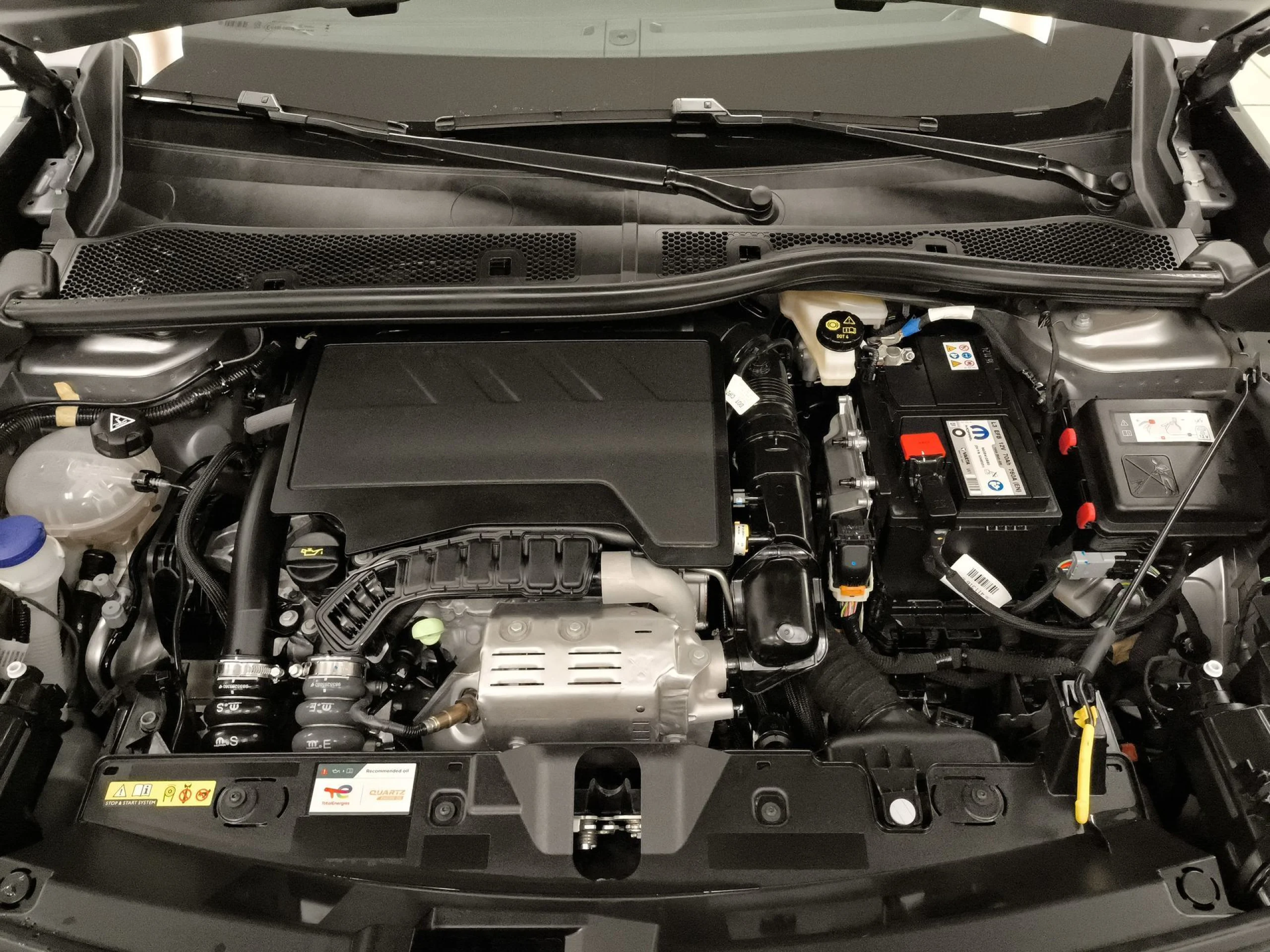 Peugeot 2008 PureTech 100 SANDS Allure 75 kW (100 CV) - Foto 24