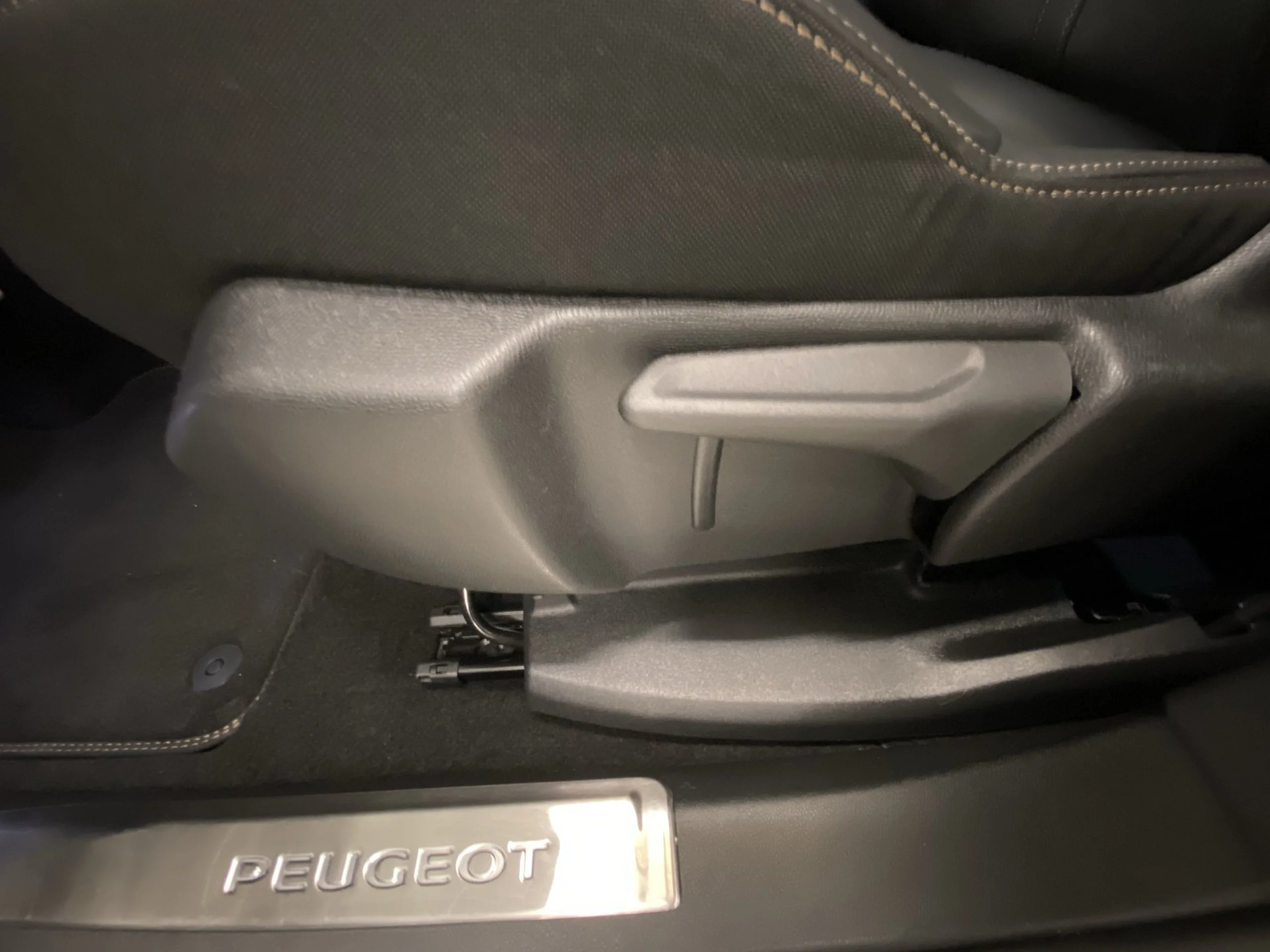 Peugeot 3008 SUV PureTech 130 SANDS GT Line 96 kW (130 CV) - Foto 9