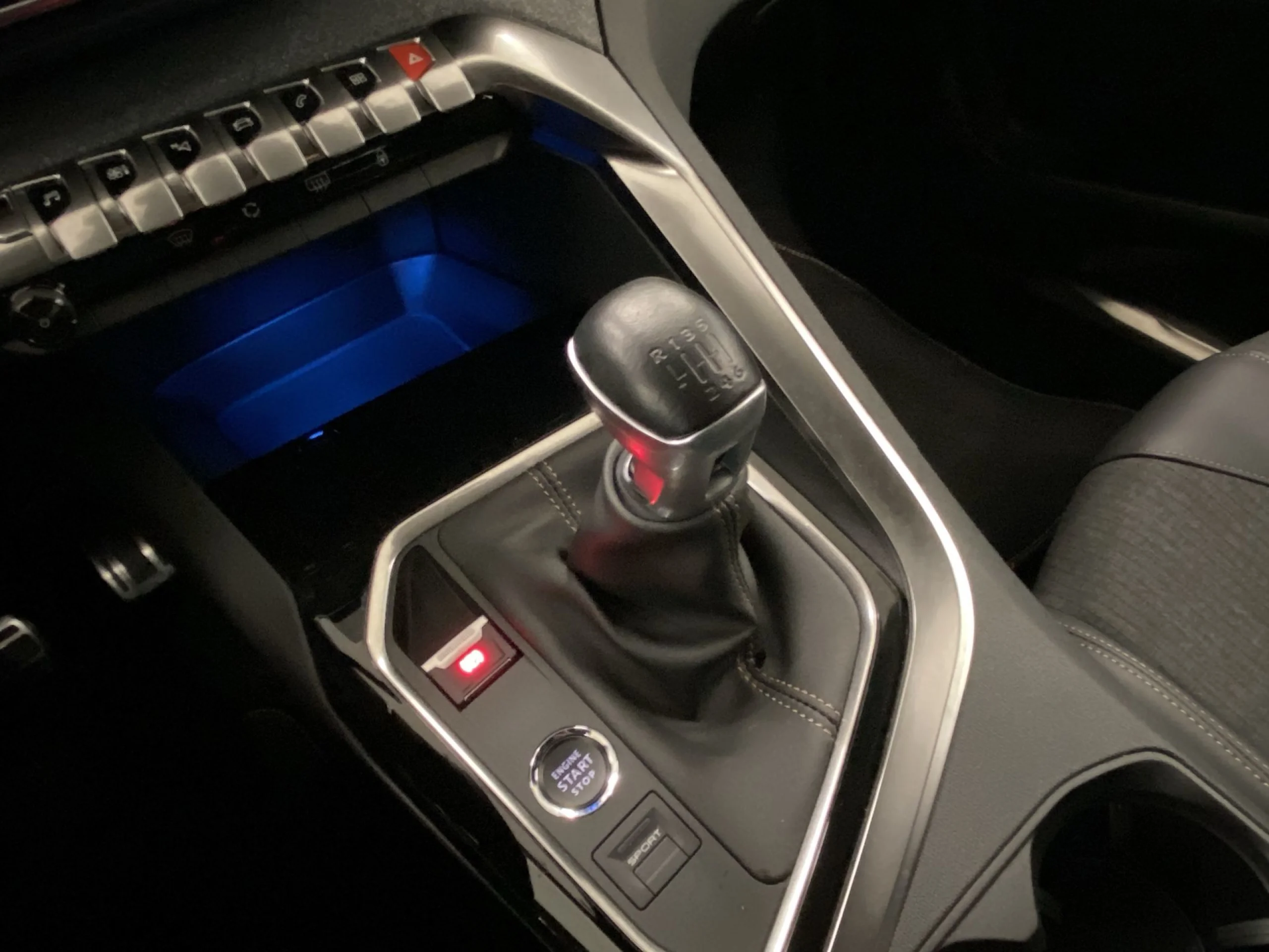 Peugeot 3008 SUV PureTech 130 SANDS GT Line 96 kW (130 CV) - Foto 17