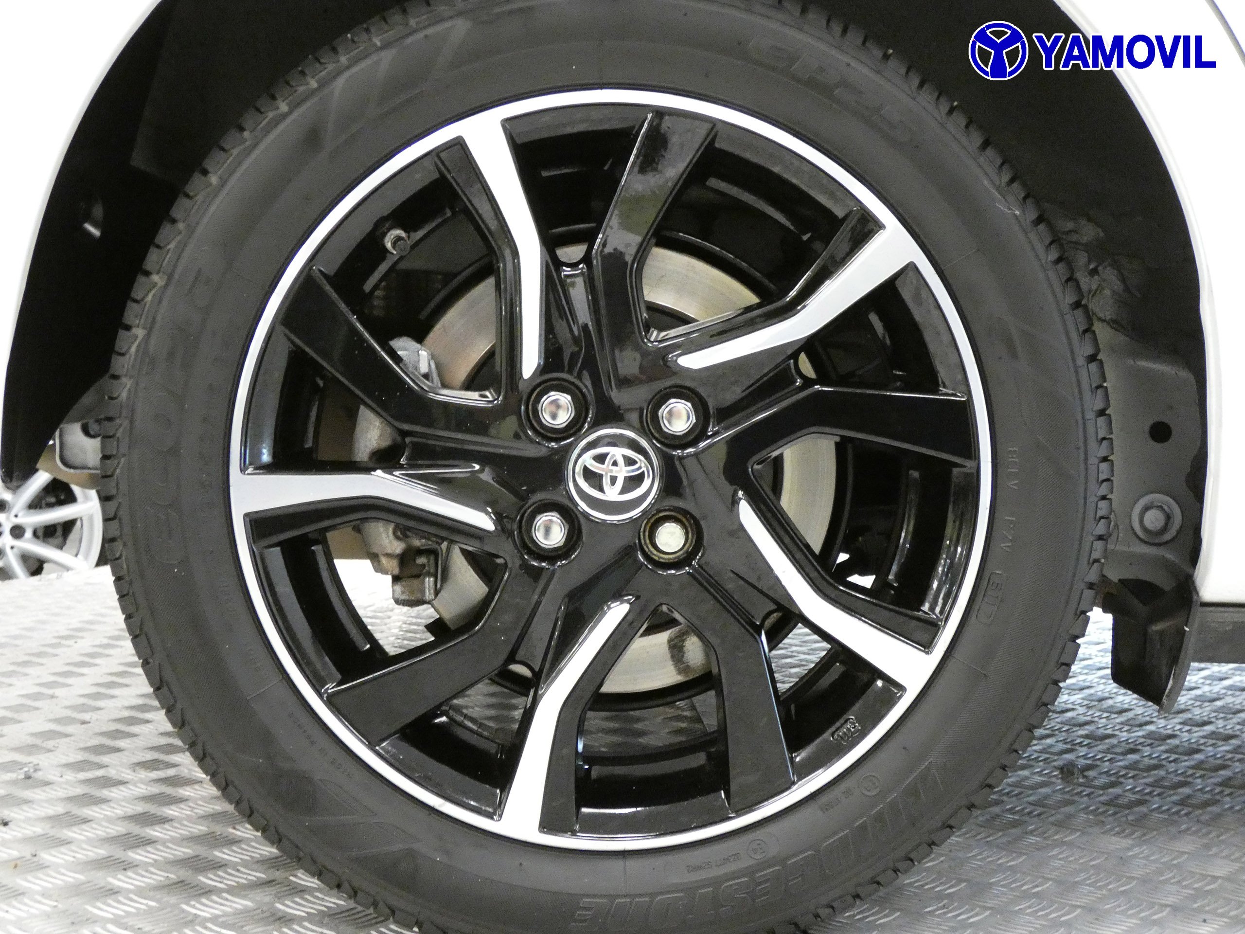 Toyota Yaris 1.5 FEEL BITONO  - Foto 11