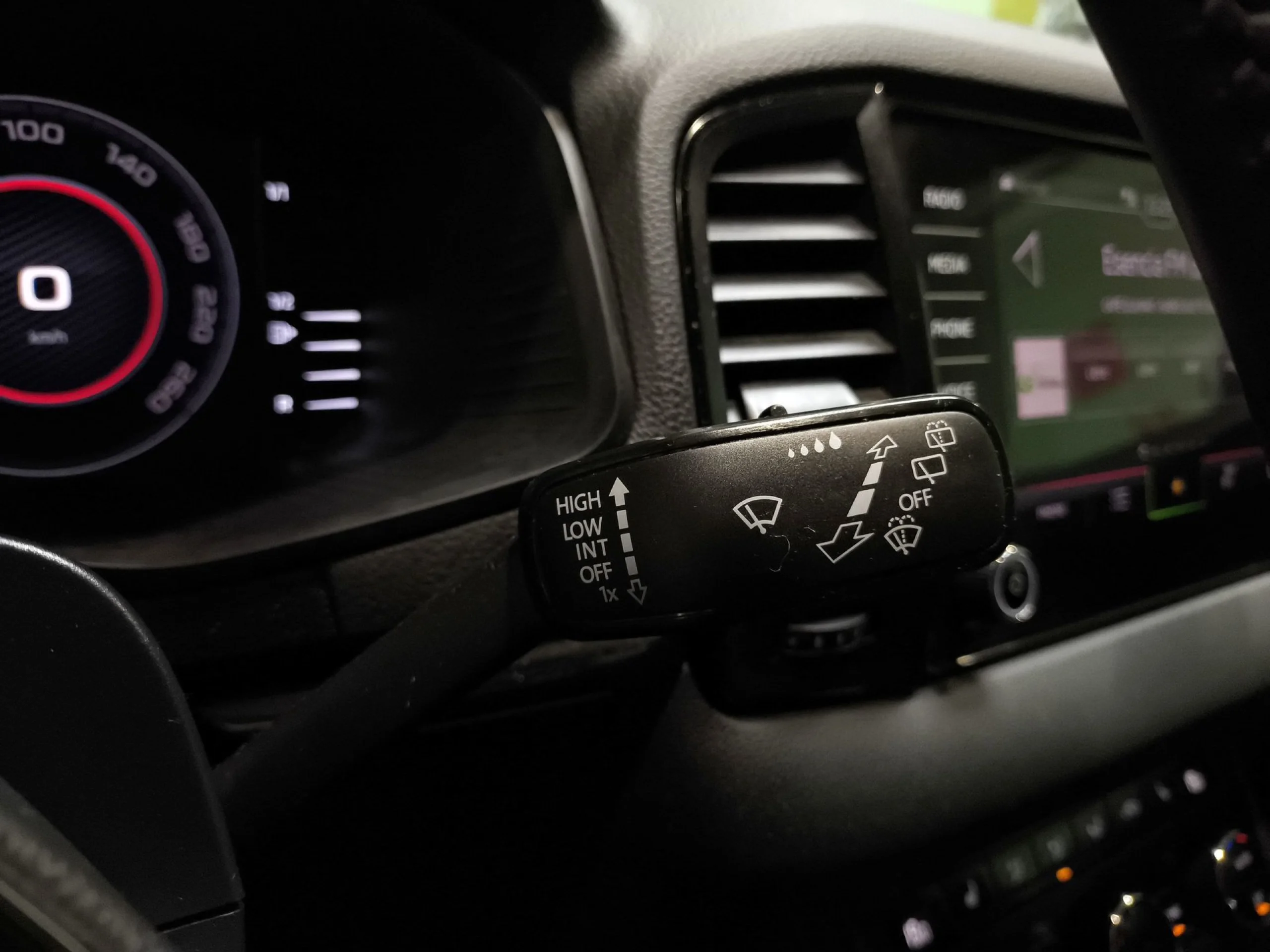 Skoda Karoq 1.5 TSI ACT Sportline 110 kW (150 CV) - Foto 17