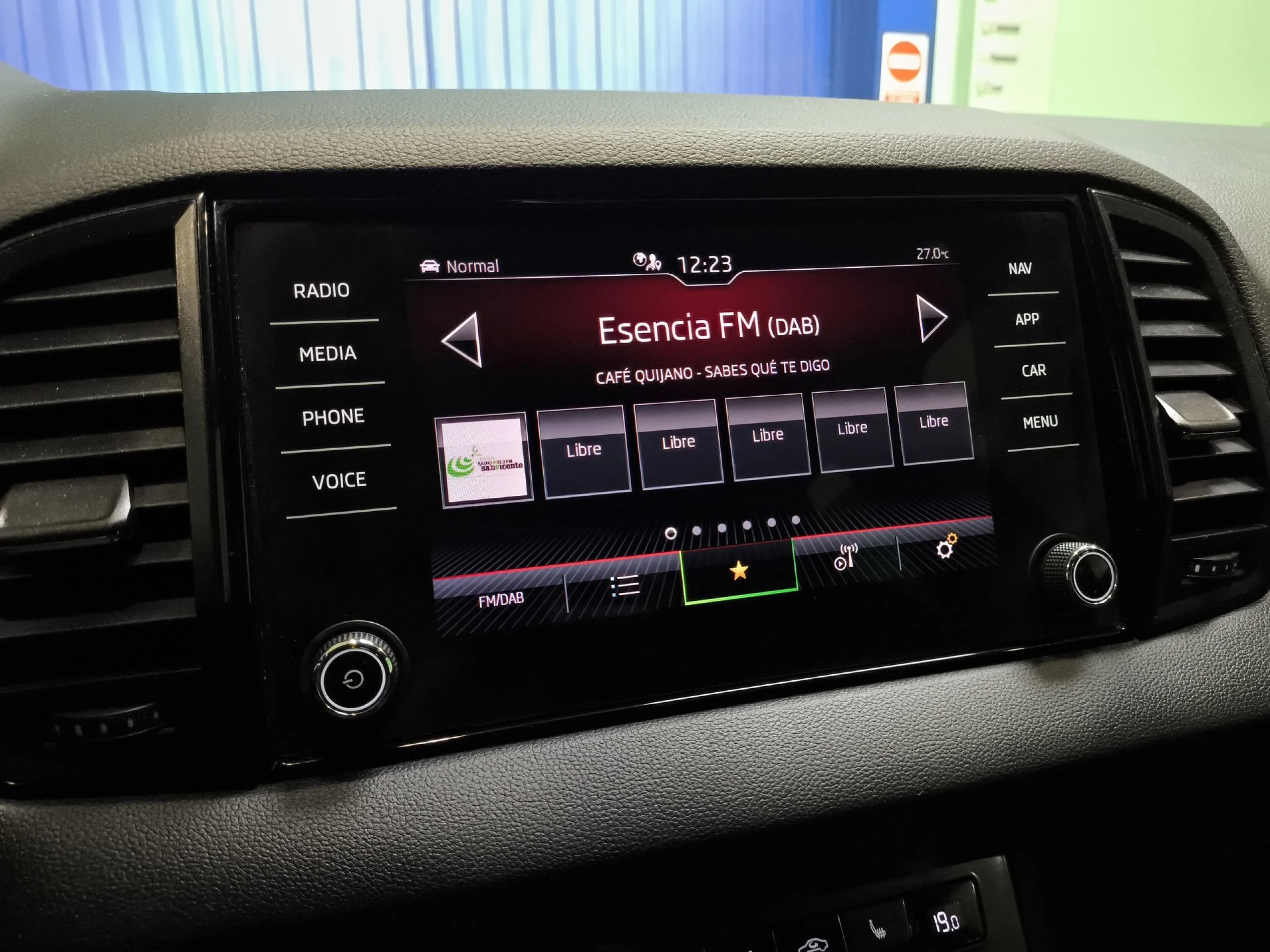 Skoda Karoq 1.5 TSI ACT Sportline 110 kW (150 CV) - Foto 19