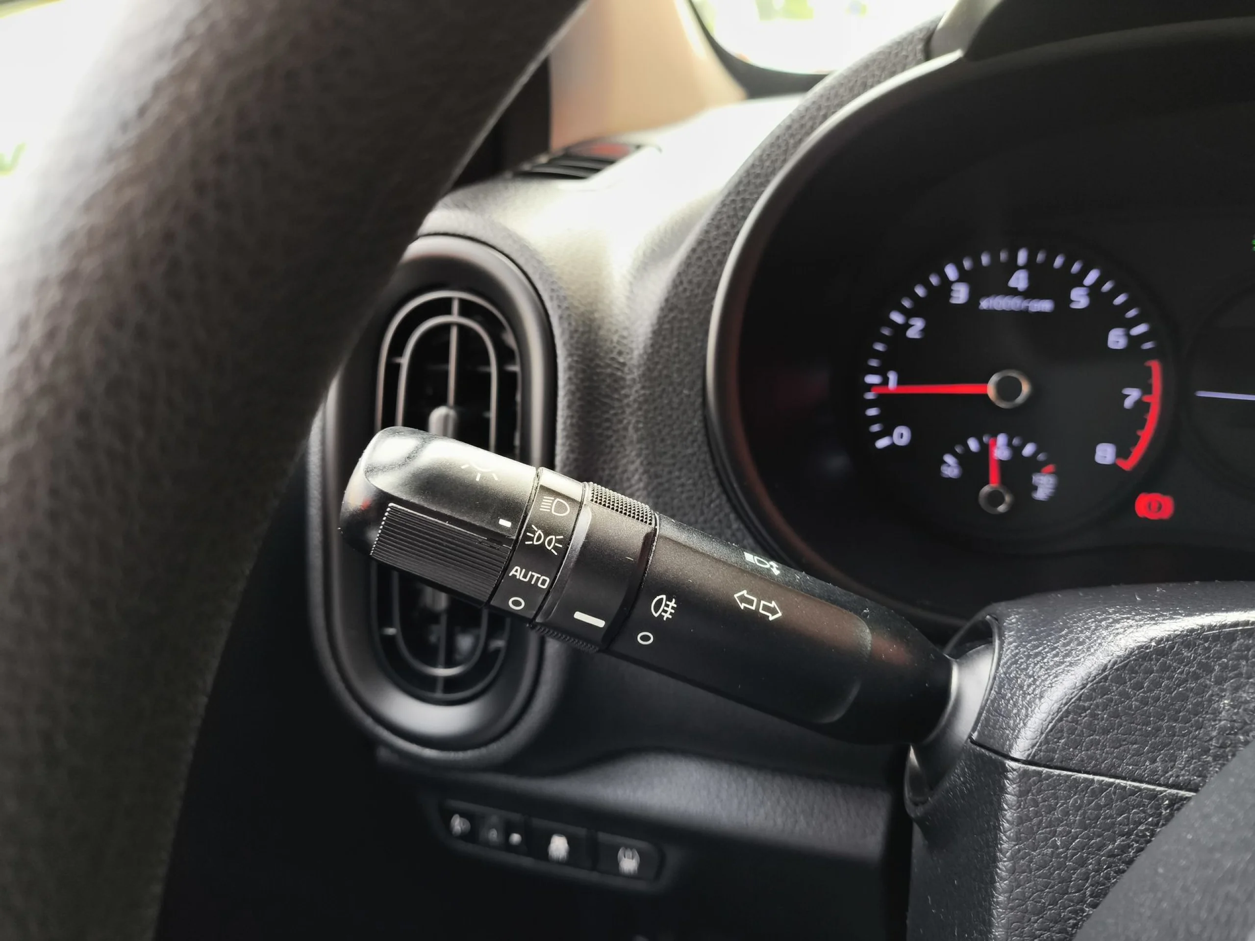 Kia Picanto 1.0 CVVT Concept 49 kW (67 CV) - Foto 15
