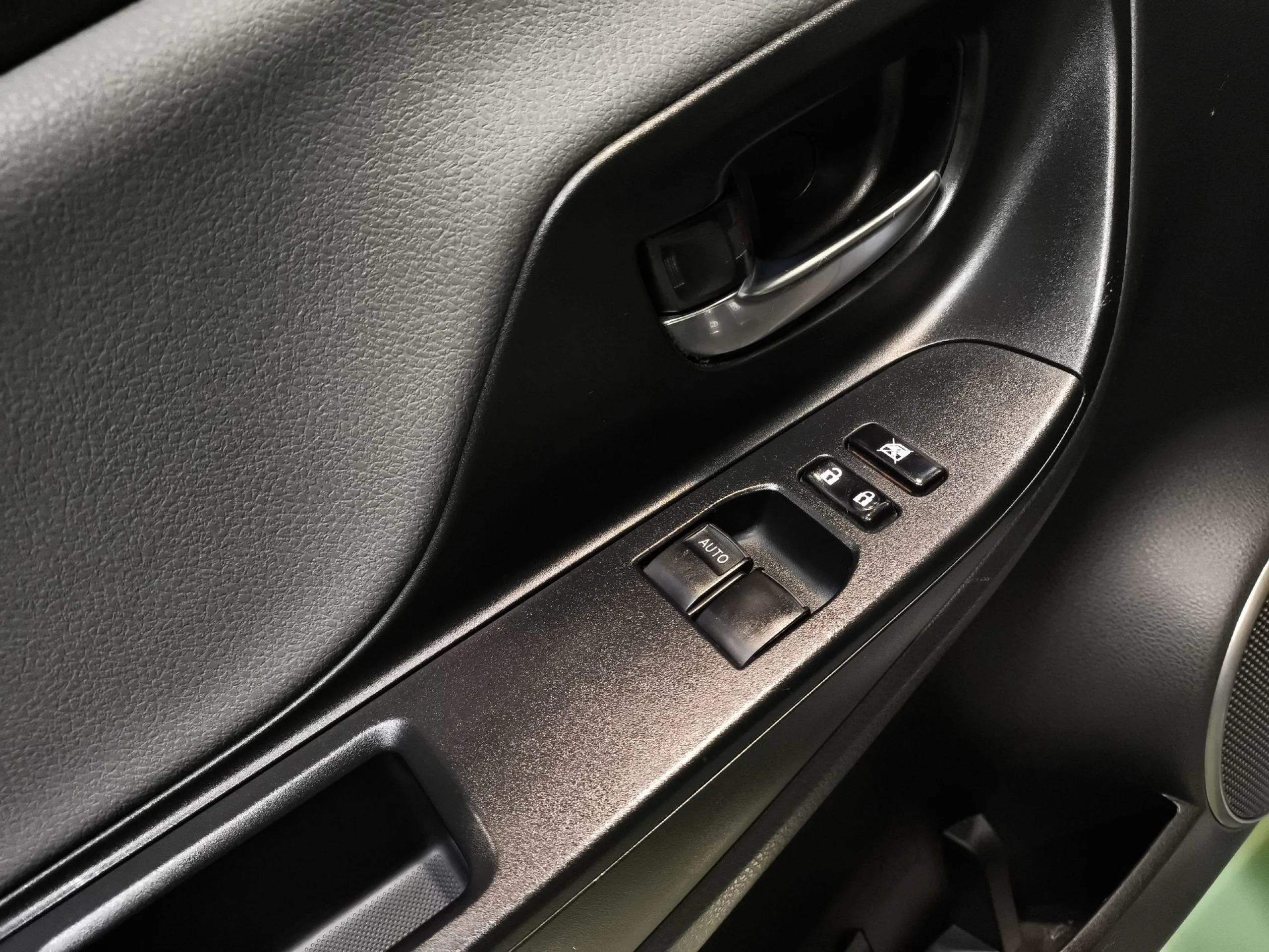 Toyota Yaris 1.3 Active MultiDrive 73 kW (99 CV) - Foto 10