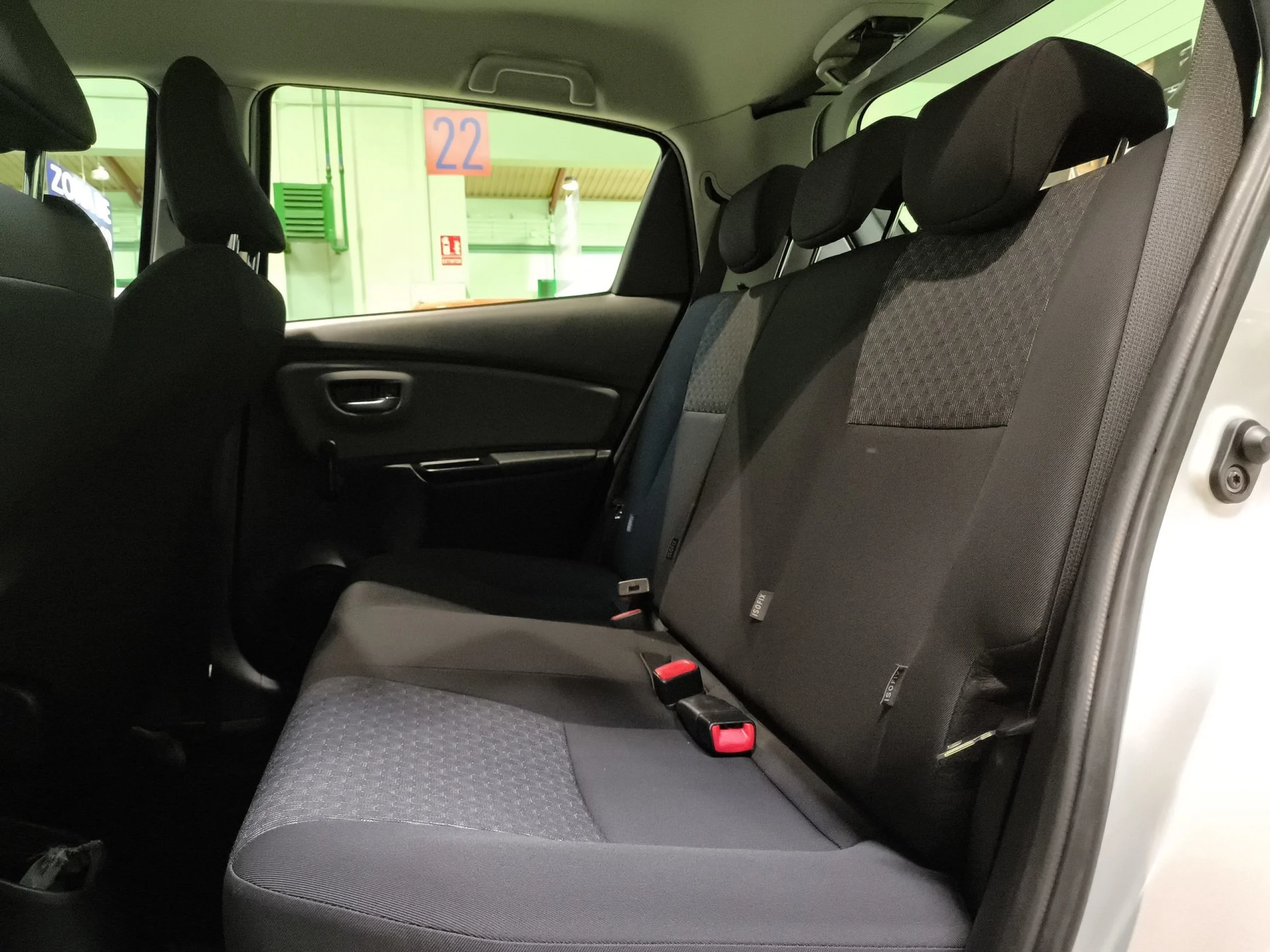 Toyota Yaris 1.3 Active MultiDrive 73 kW (99 CV) - Foto 20