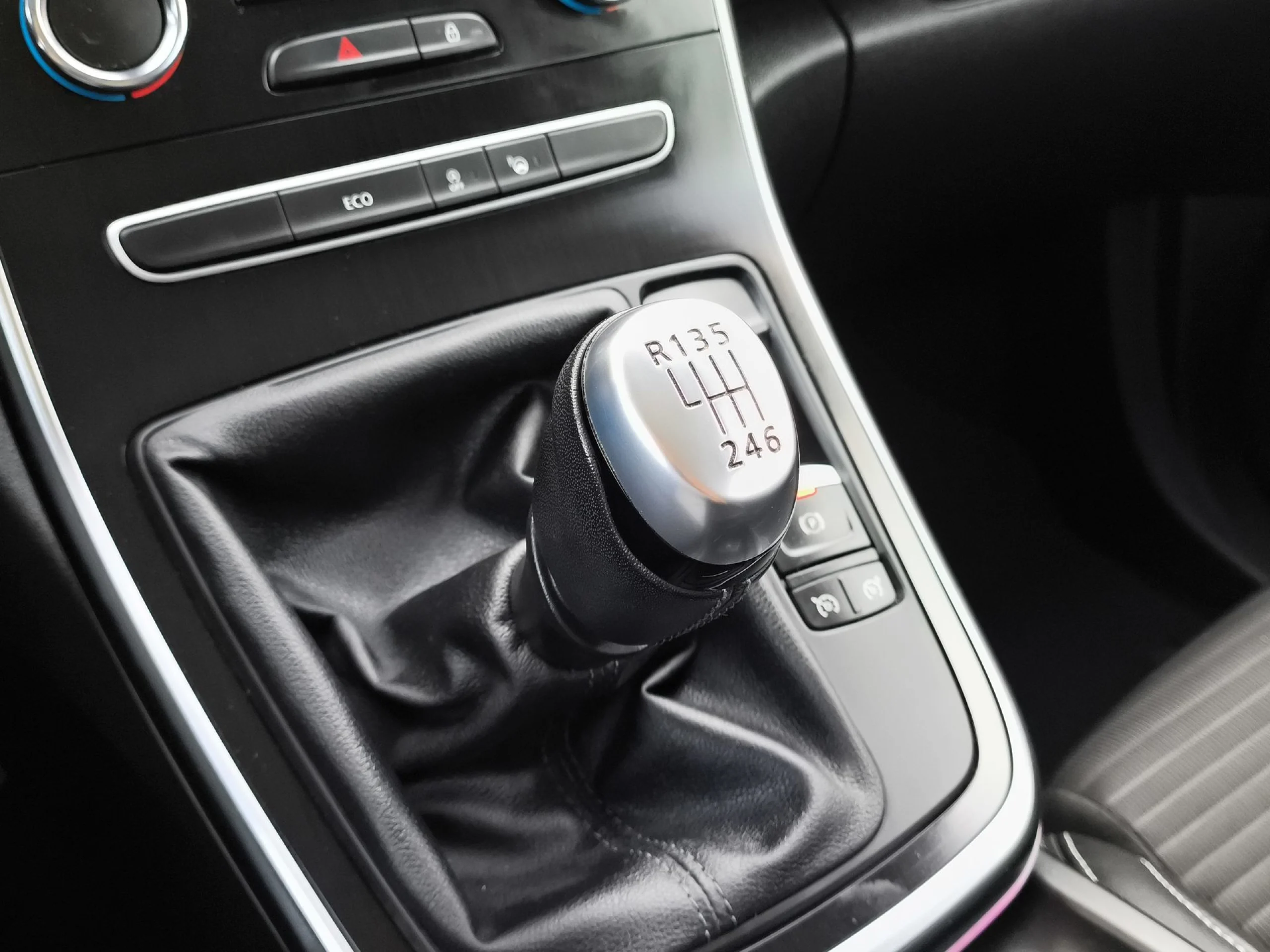 Renault Grand Scenic Zen TCe 103 kW (140 CV) GPF - Foto 22