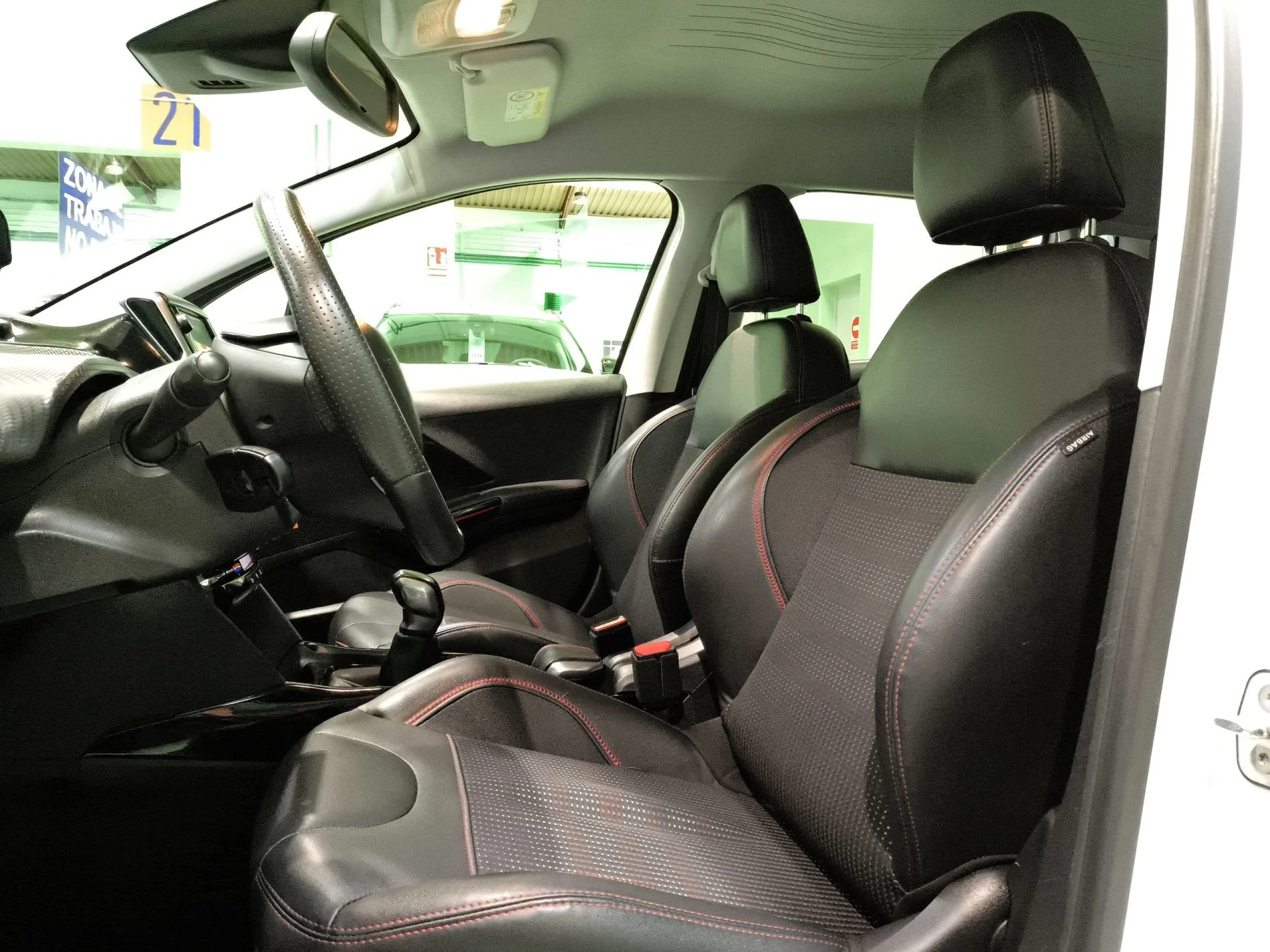Peugeot 2008 PureTech 110 SANDS GT Line 81 kW (110 CV) - Foto 8