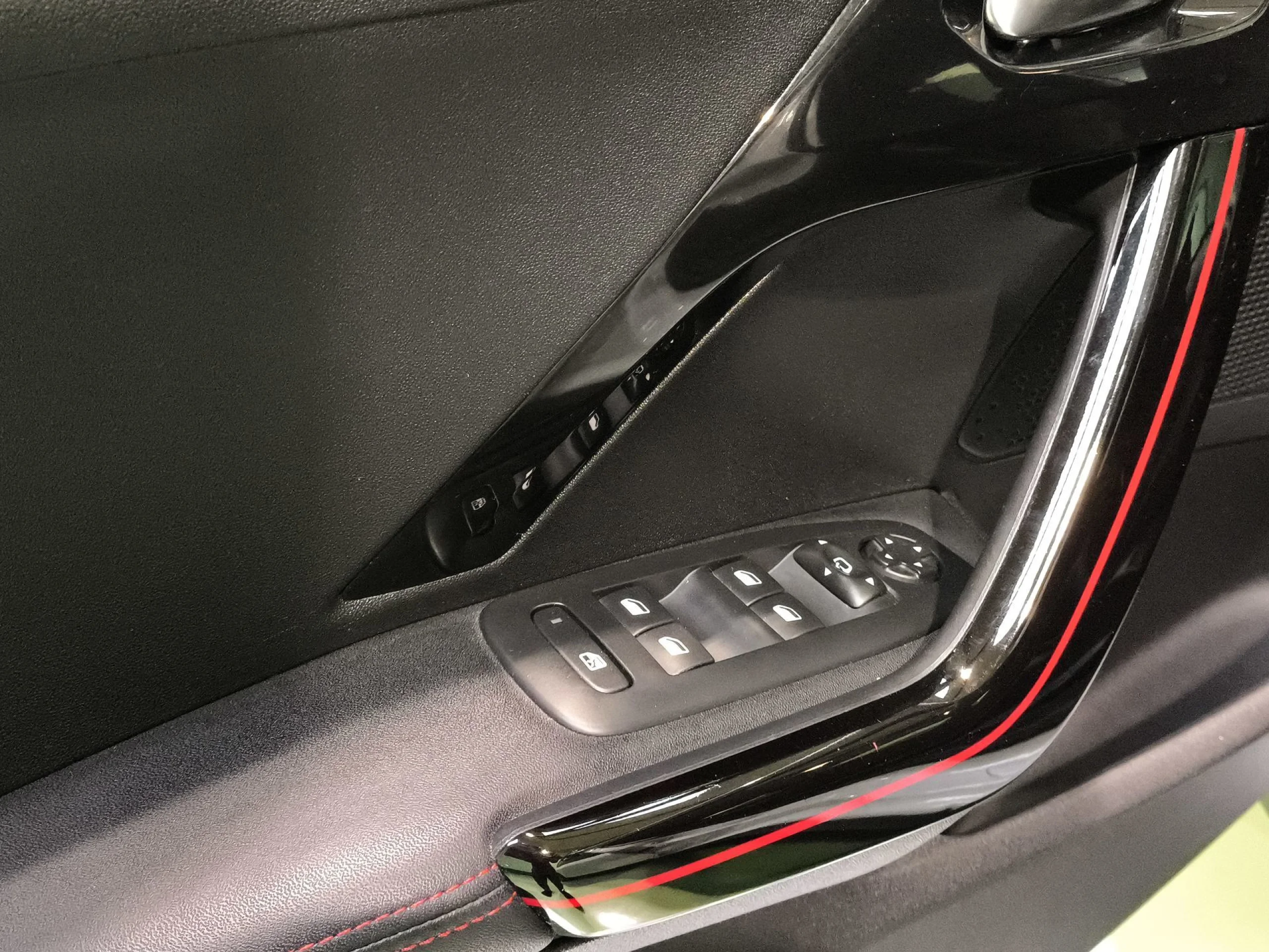 Peugeot 2008 PureTech 110 SANDS GT Line 81 kW (110 CV) - Foto 10