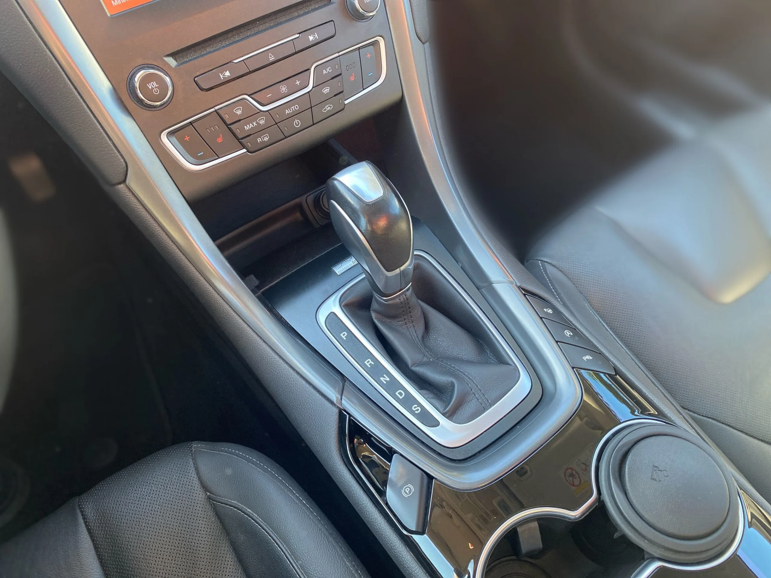 Ford Mondeo 2.0 EcoBoost Titanium PowerShift 177 kW (240 CV) - Foto 16