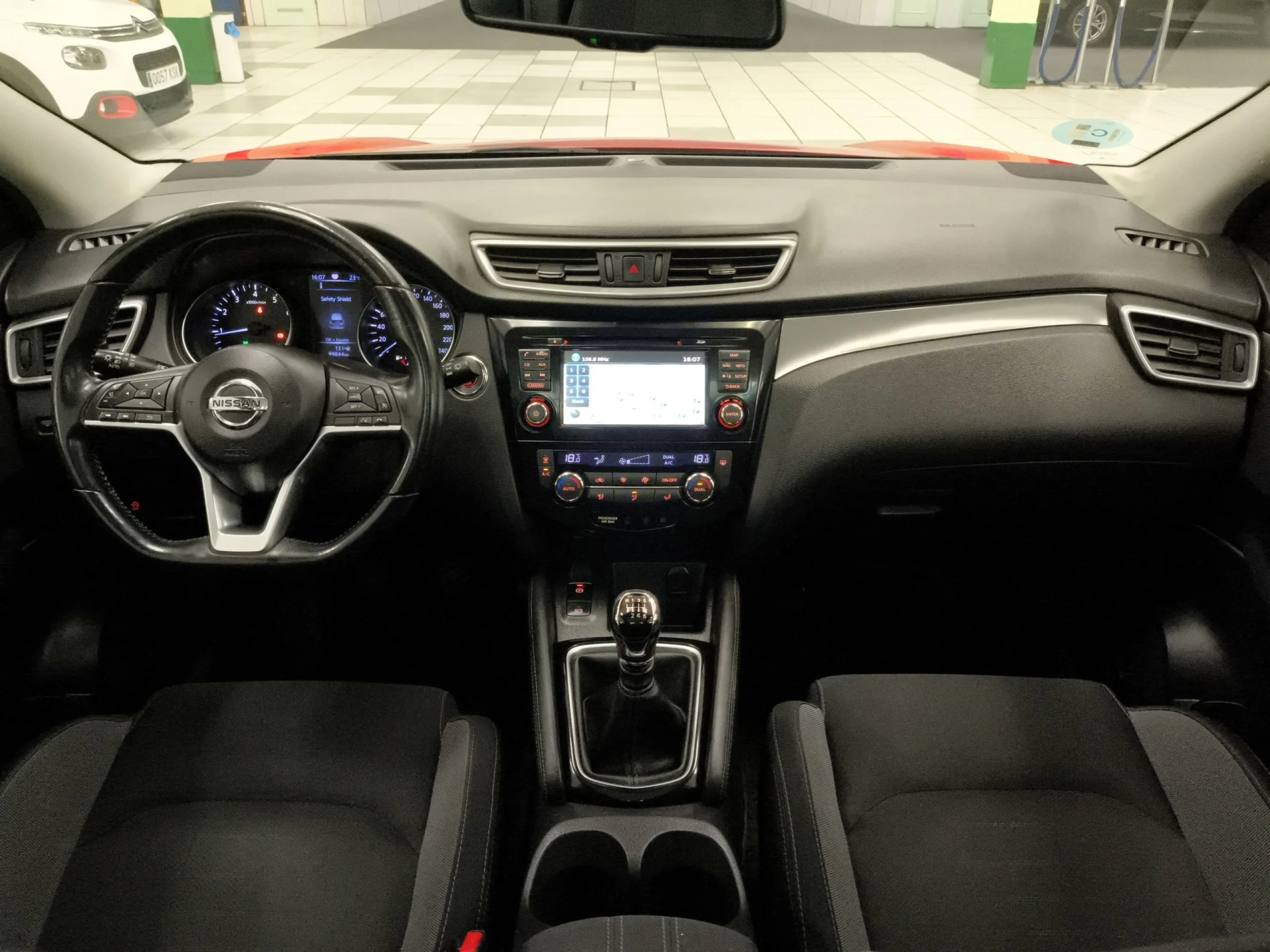 Nissan Qashqai DIG-T 115 N-Connecta 4x2 85 kW (115 CV) - Foto 11