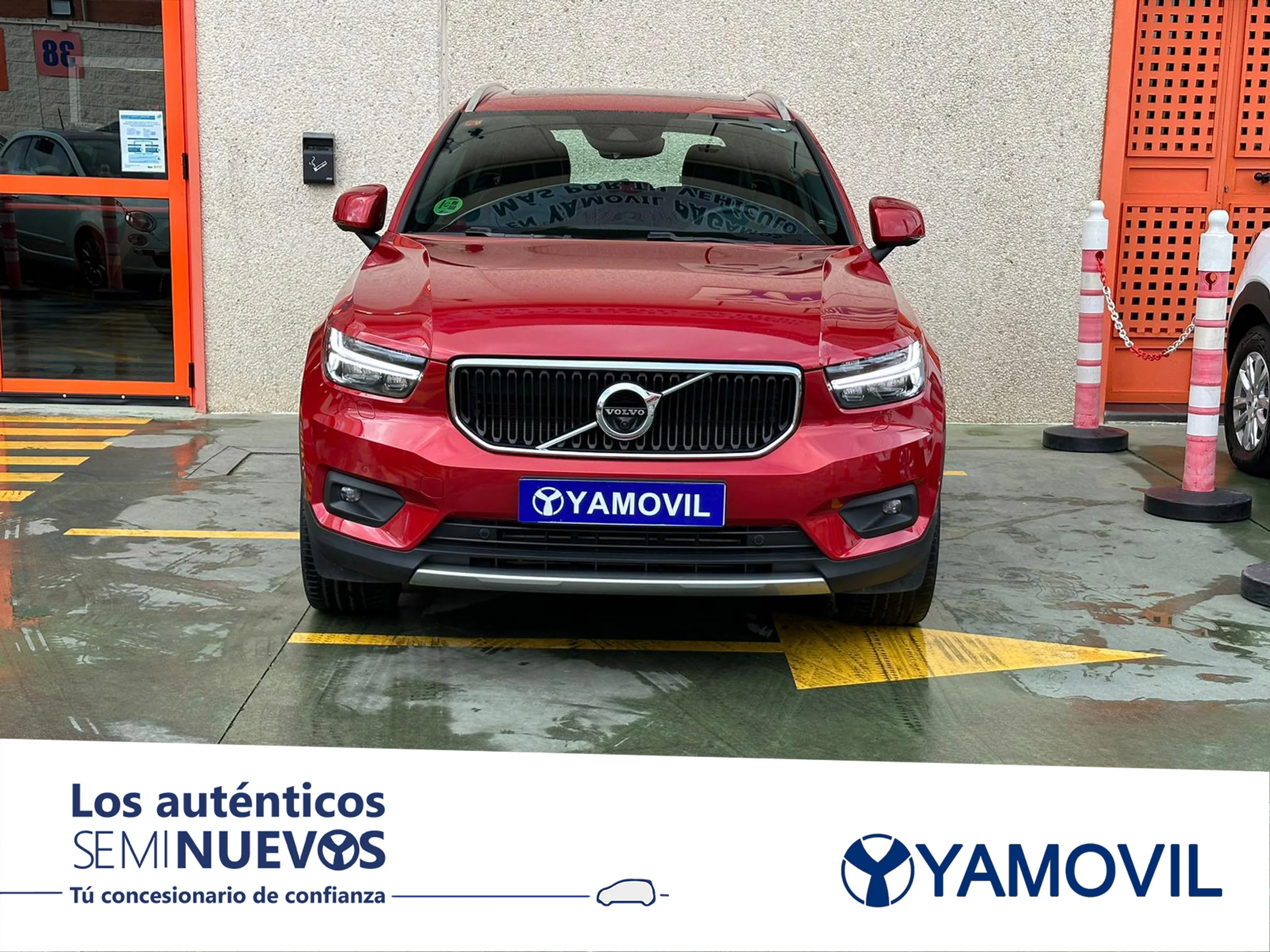 Volvo XC 40 D4 4X4 MOMENTUM PACK TECHO+CUERO+NAVEGADOR 5P - Foto 2