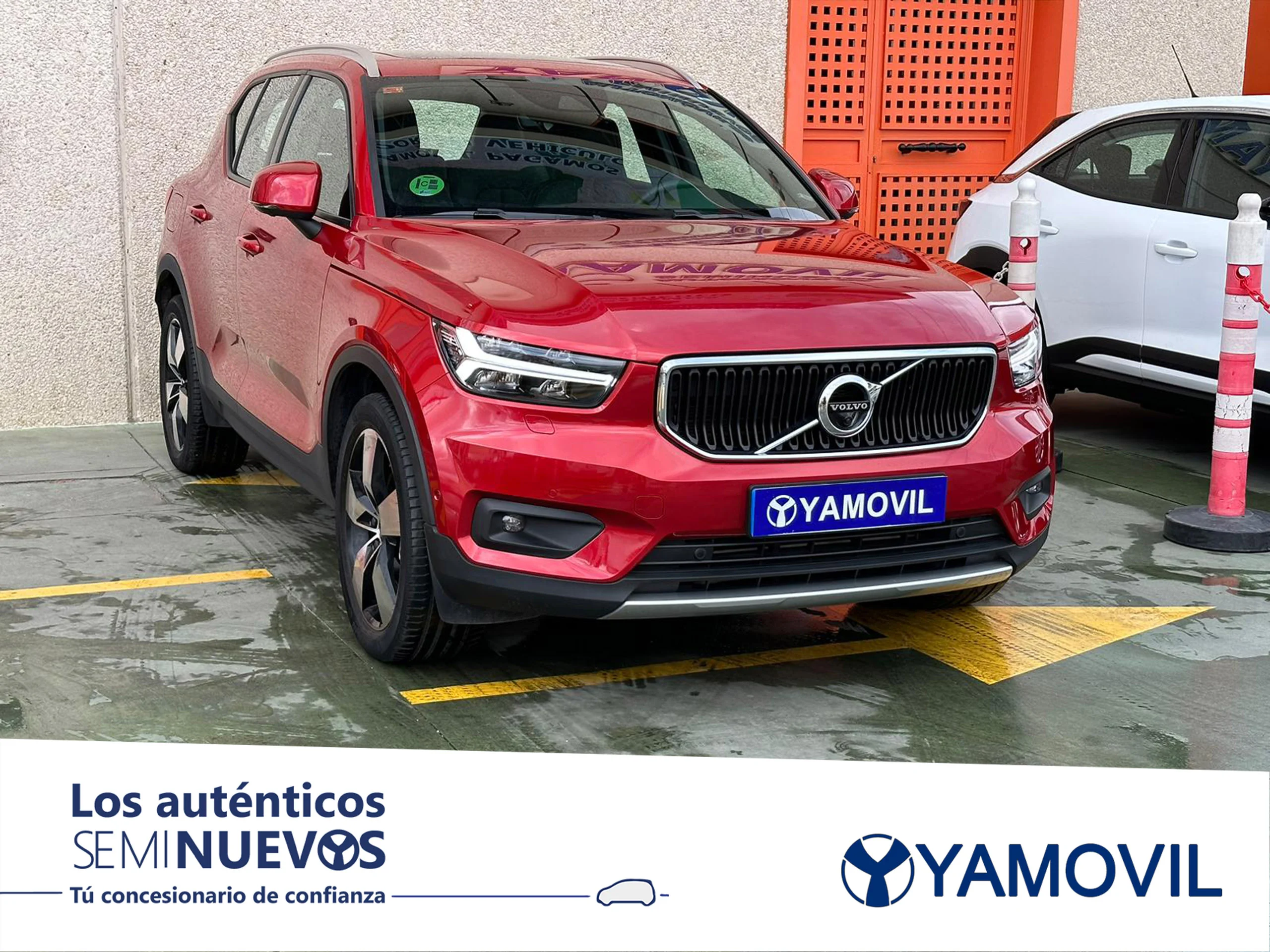 Volvo XC 40 D4 4X4 MOMENTUM PACK TECHO+CUERO+NAVEGADOR 5P - Foto 3