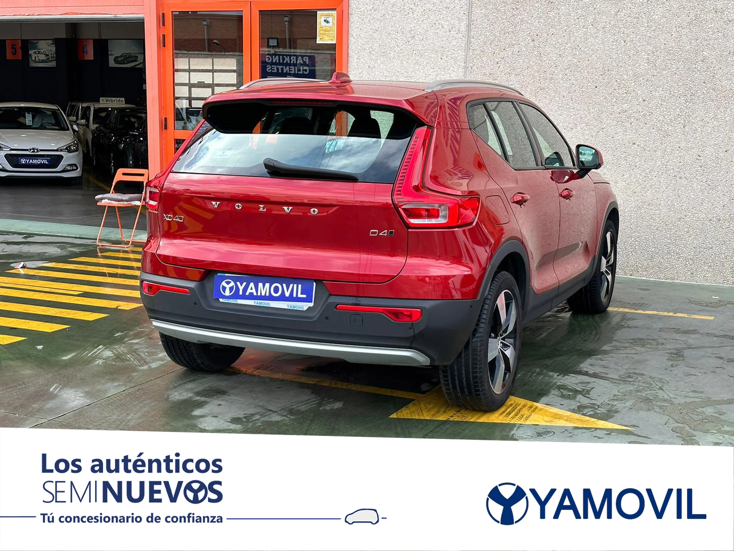 Volvo XC 40 D4 4X4 MOMENTUM PACK TECHO+CUERO+NAVEGADOR 5P - Foto 4