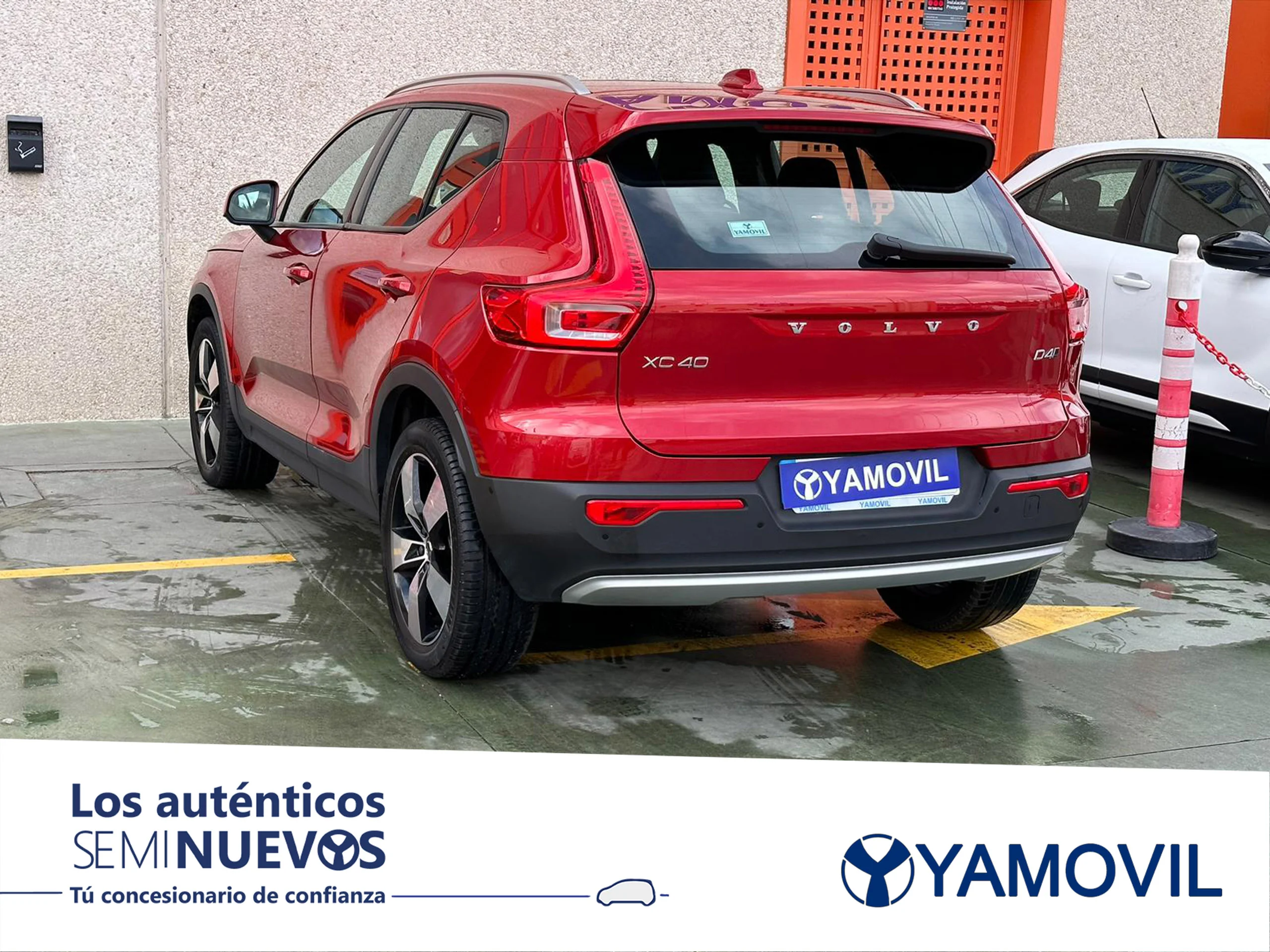 Volvo XC 40 D4 4X4 MOMENTUM PACK TECHO+CUERO+NAVEGADOR 5P - Foto 6