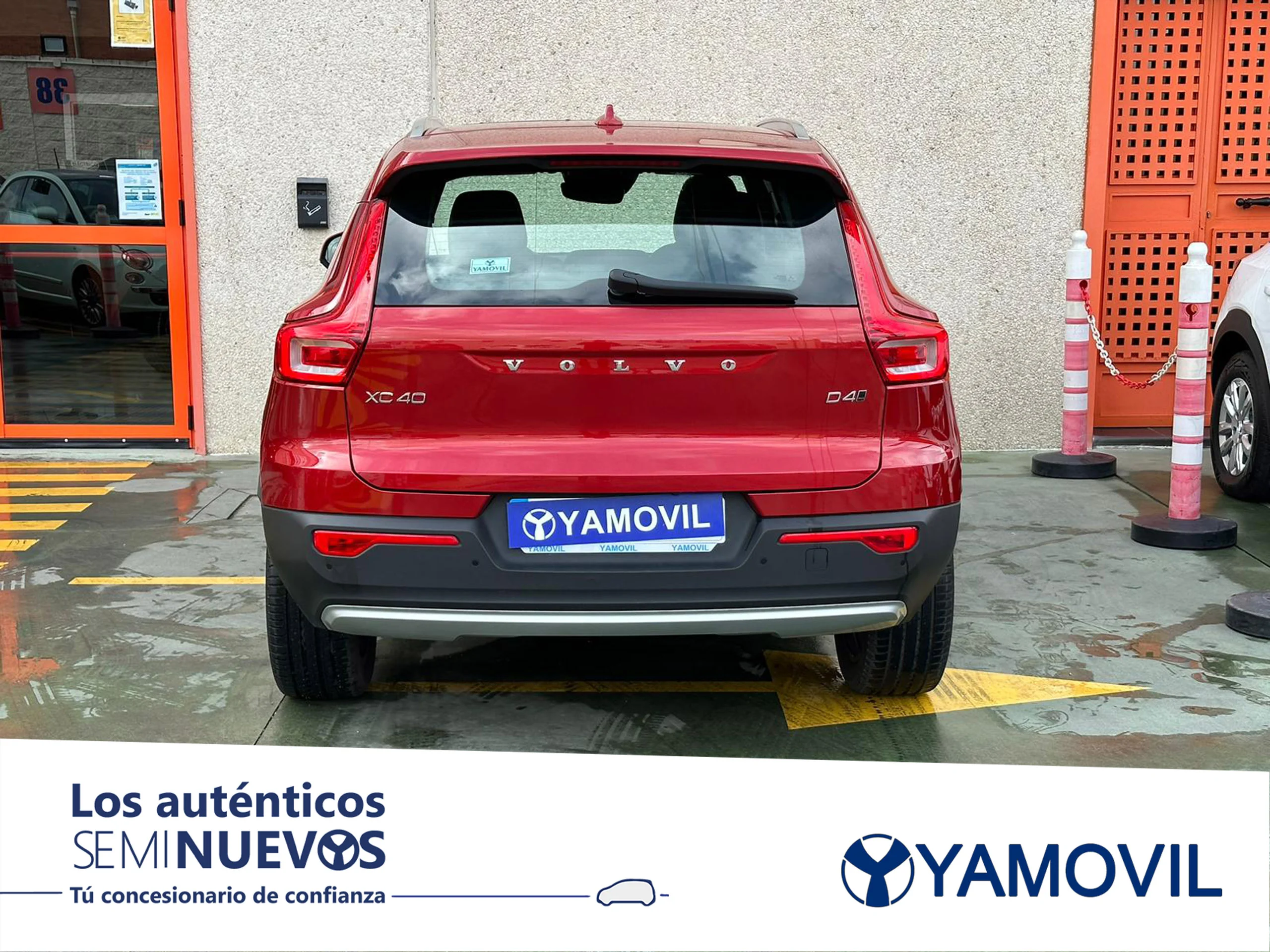 Volvo XC 40 D4 4X4 MOMENTUM PACK TECHO+CUERO+NAVEGADOR 5P - Foto 5