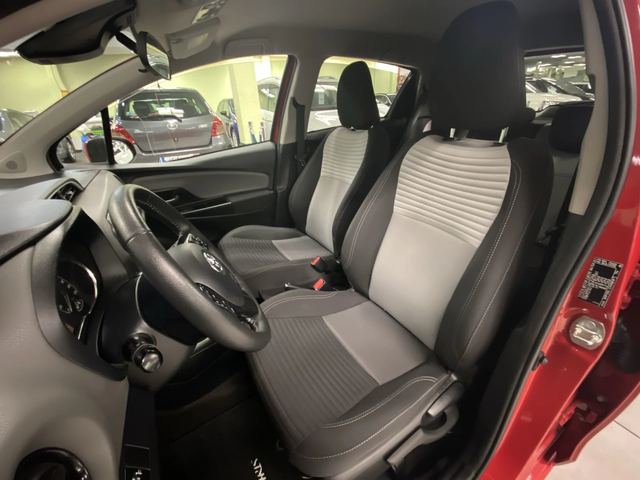 Toyota Yaris 1.5 100H Feel 74 kW (100 CV) - Foto 8