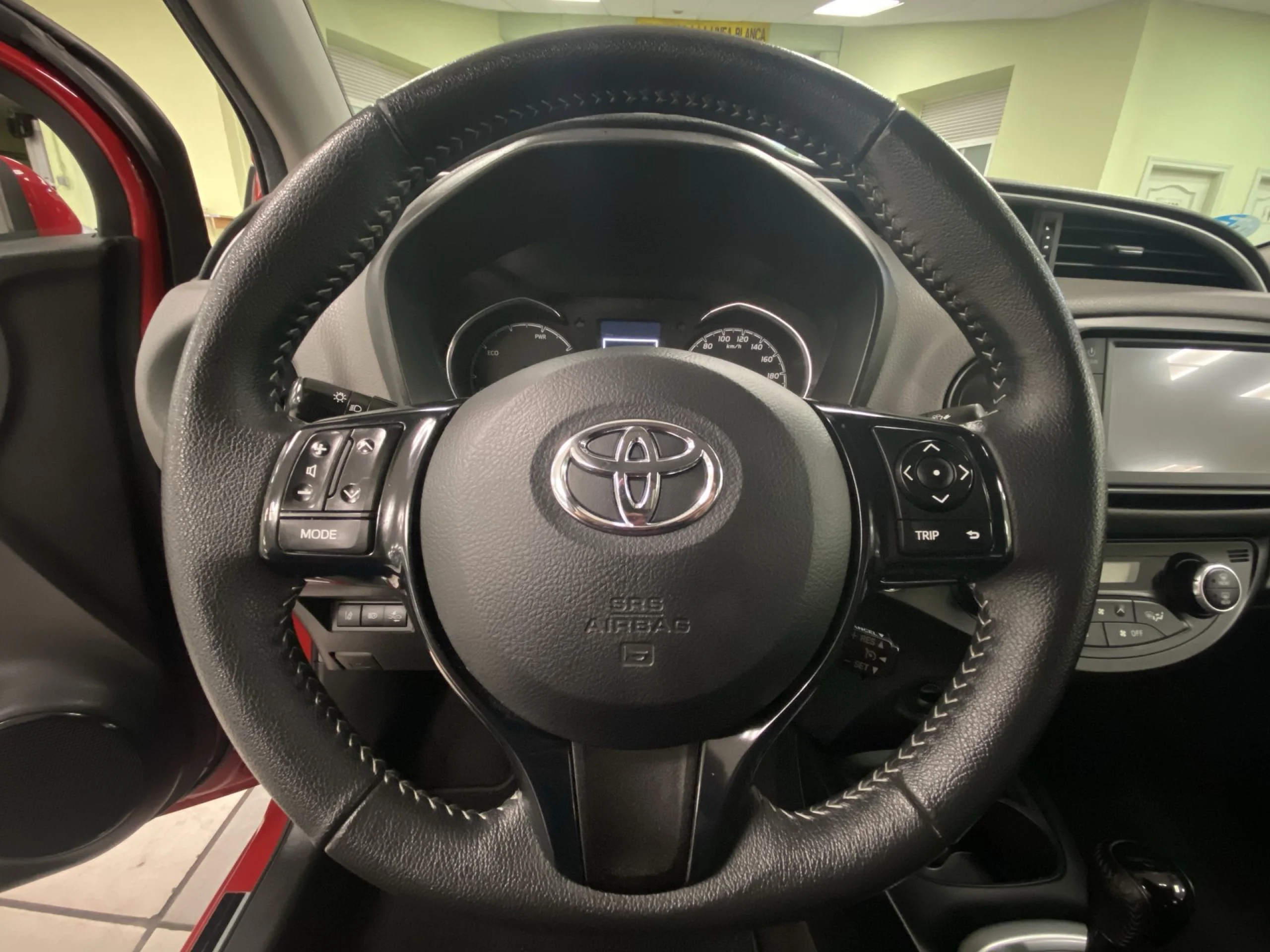 Toyota Yaris 1.5 100H Feel 74 kW (100 CV) - Foto 11