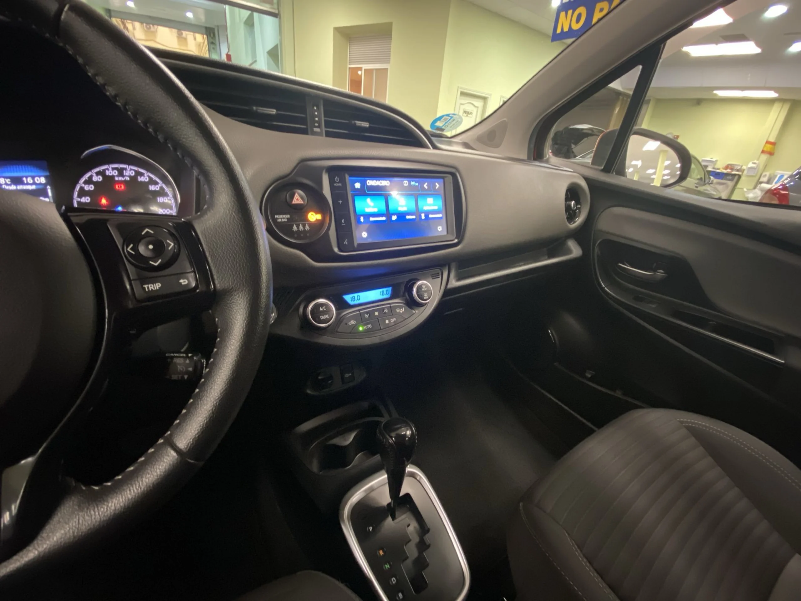 Toyota Yaris 1.5 100H Feel 74 kW (100 CV) - Foto 17
