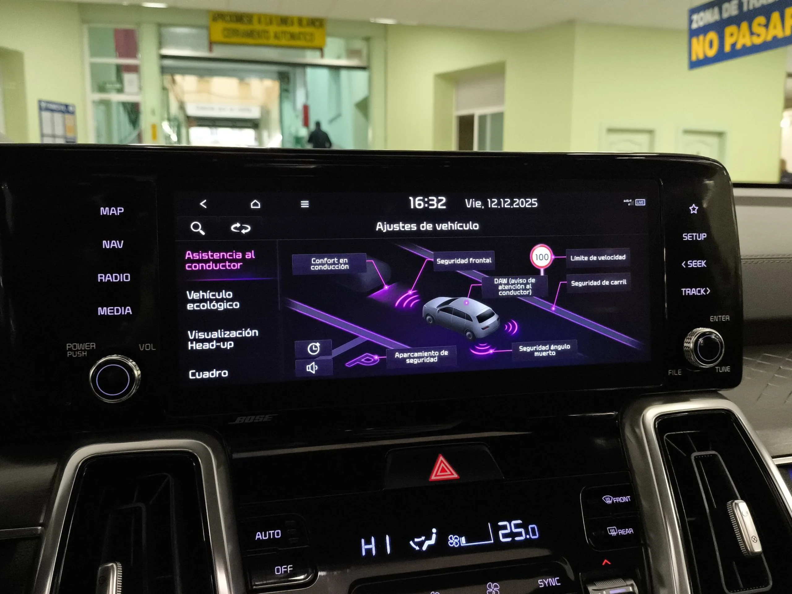 Kia Sorento 1.6 T-GDi HEV Emotion 4x2 (Pack Luxury) Auto 169 kW (230 CV) - Foto 12