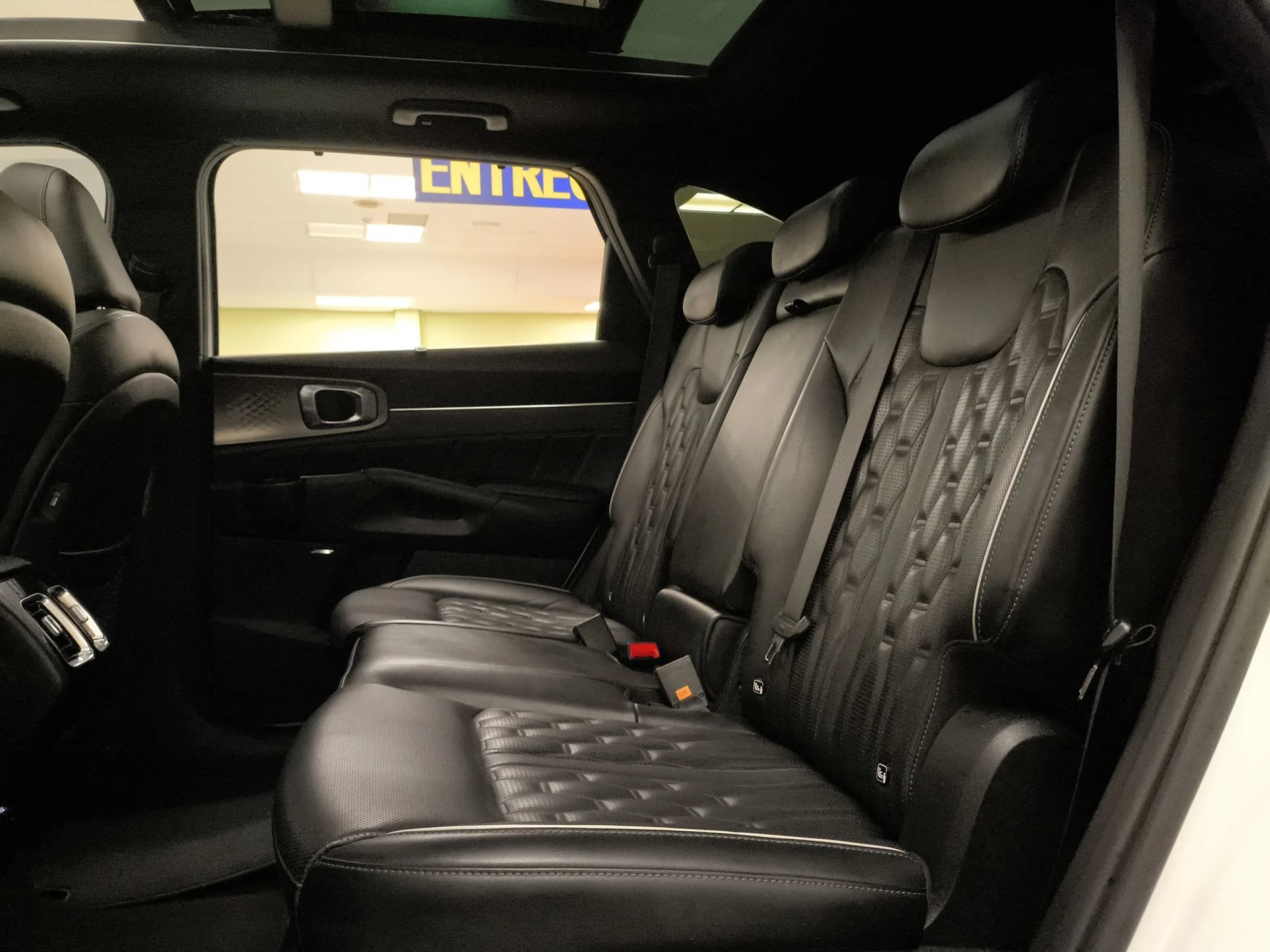 Kia Sorento 1.6 T-GDi HEV Emotion 4x2 (Pack Luxury) Auto 169 kW (230 CV) - Foto 24