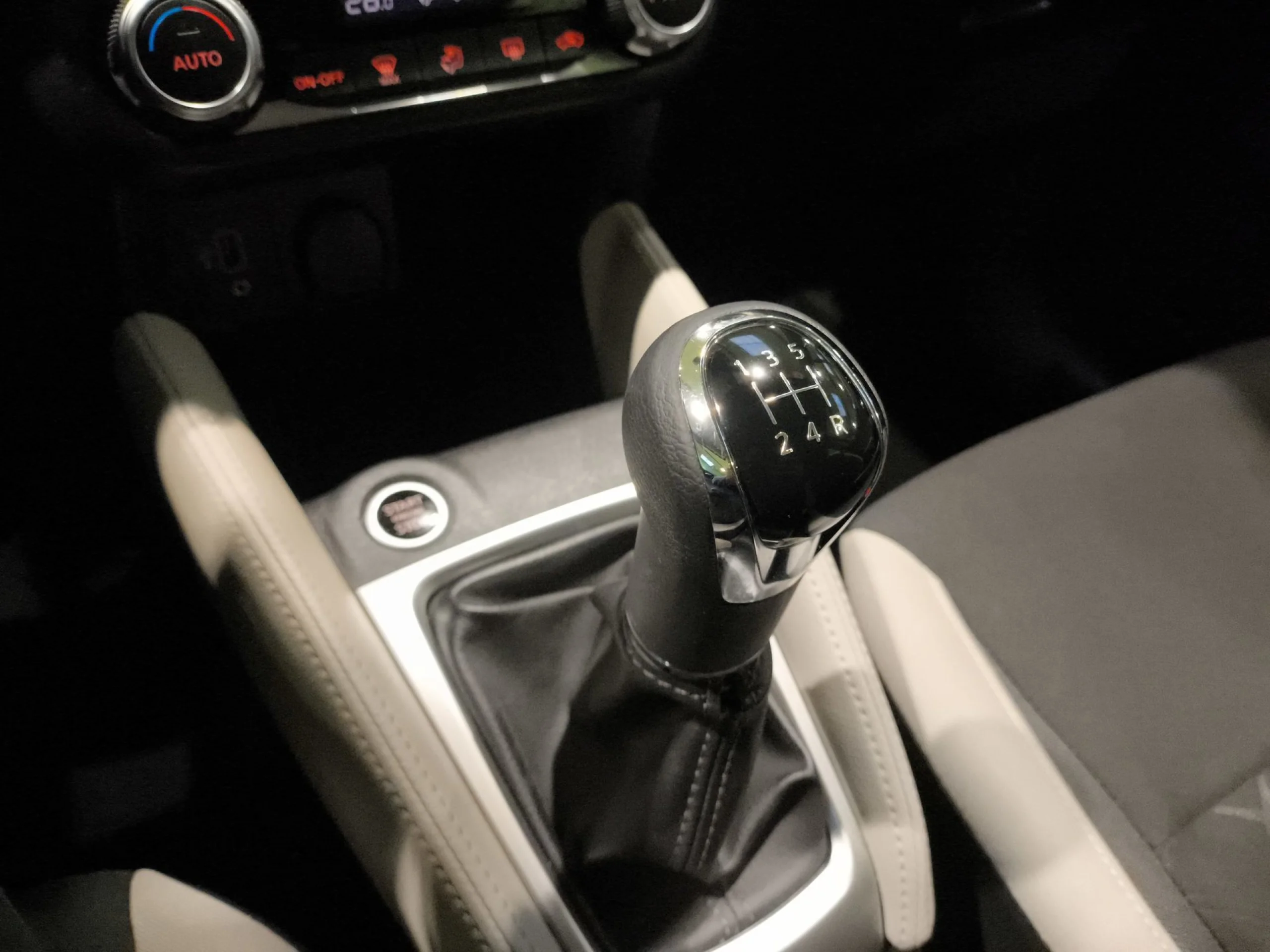 Nissan Micra IG-T 92 SANDS Acenta 68 kW (92 CV) - Foto 17