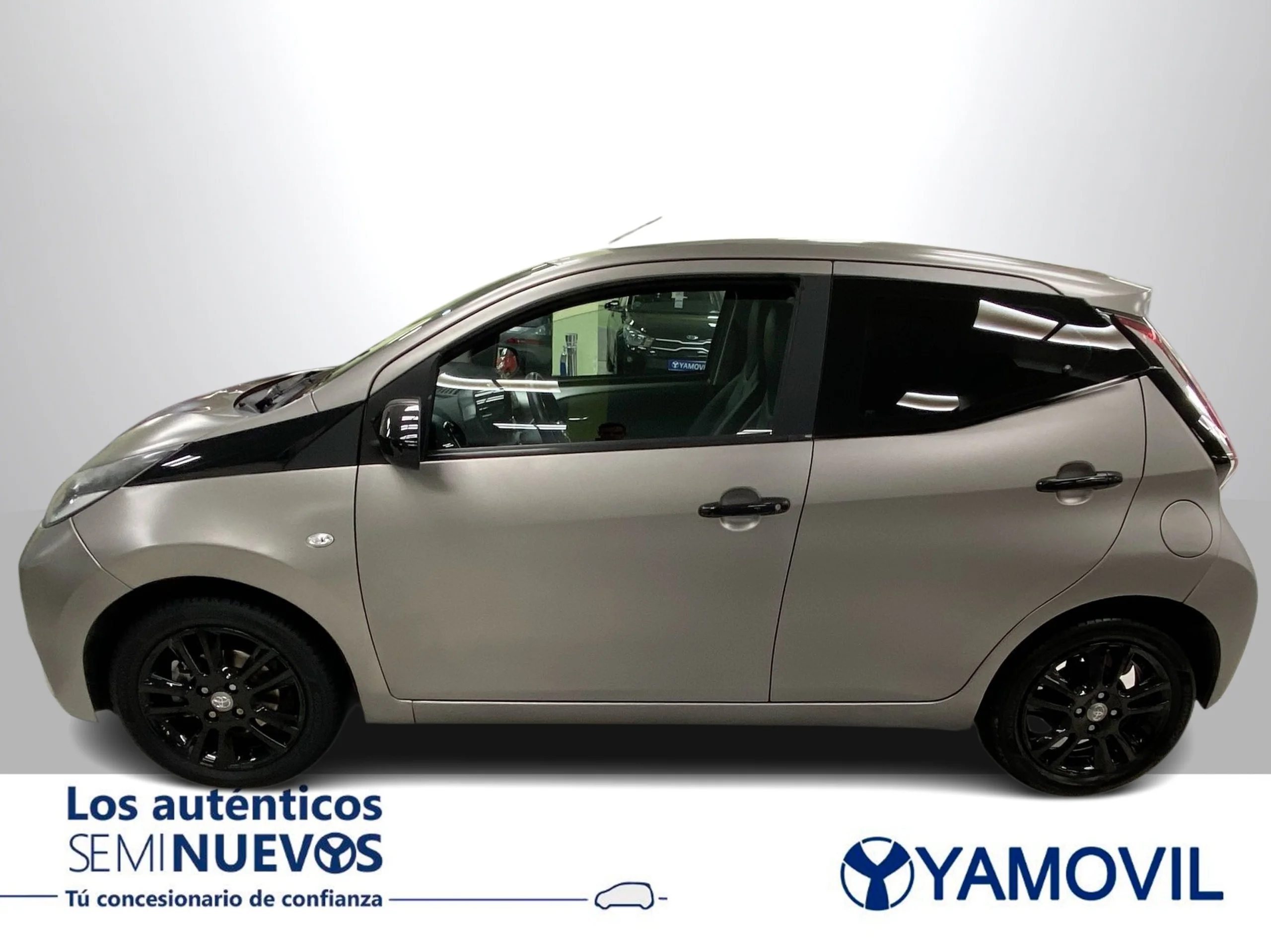 Toyota Aygo 1.0 70 x-play 51 kW (69 CV) - Foto 4