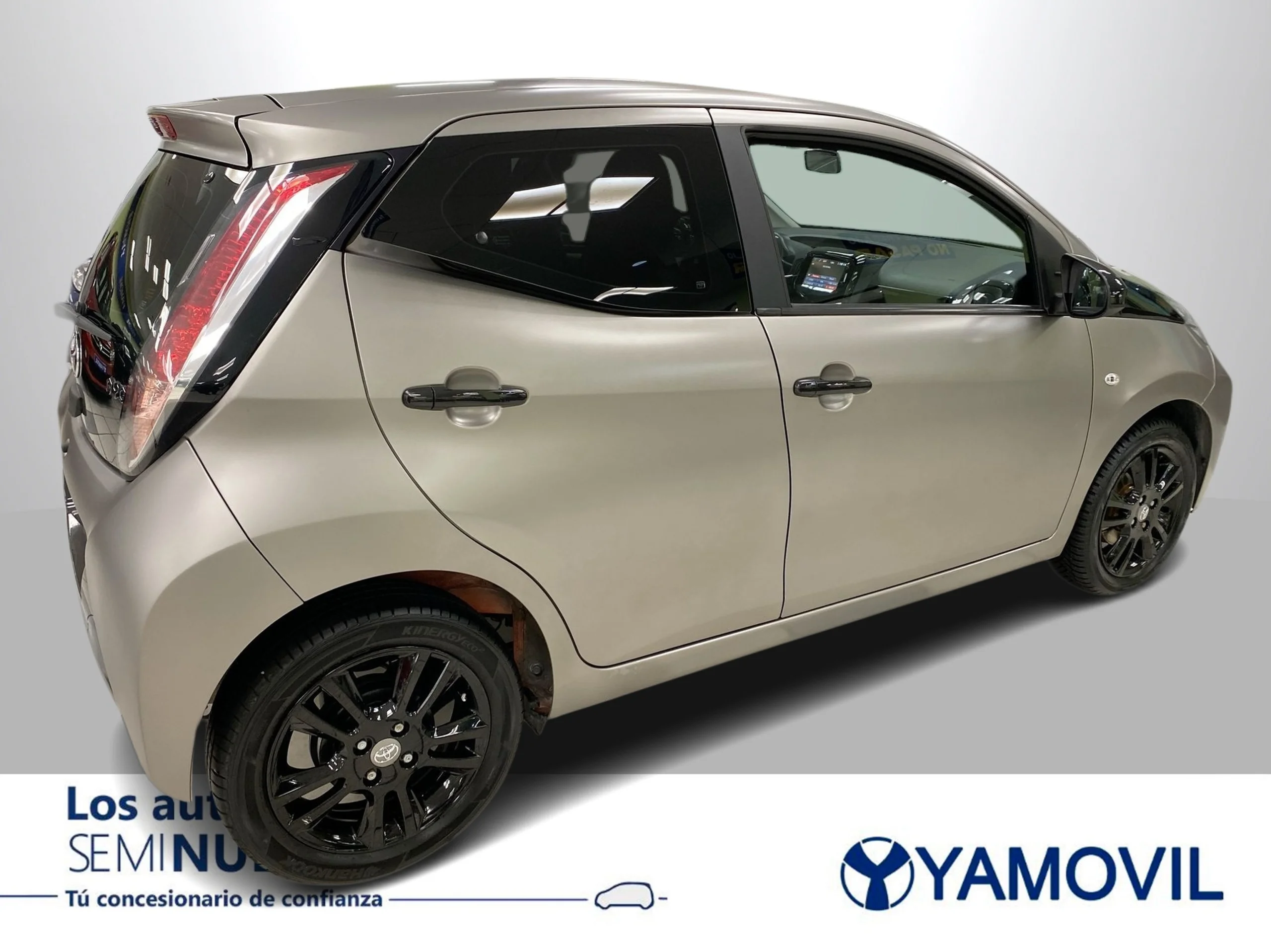 Toyota Aygo 1.0 70 x-play 51 kW (69 CV) - Foto 6