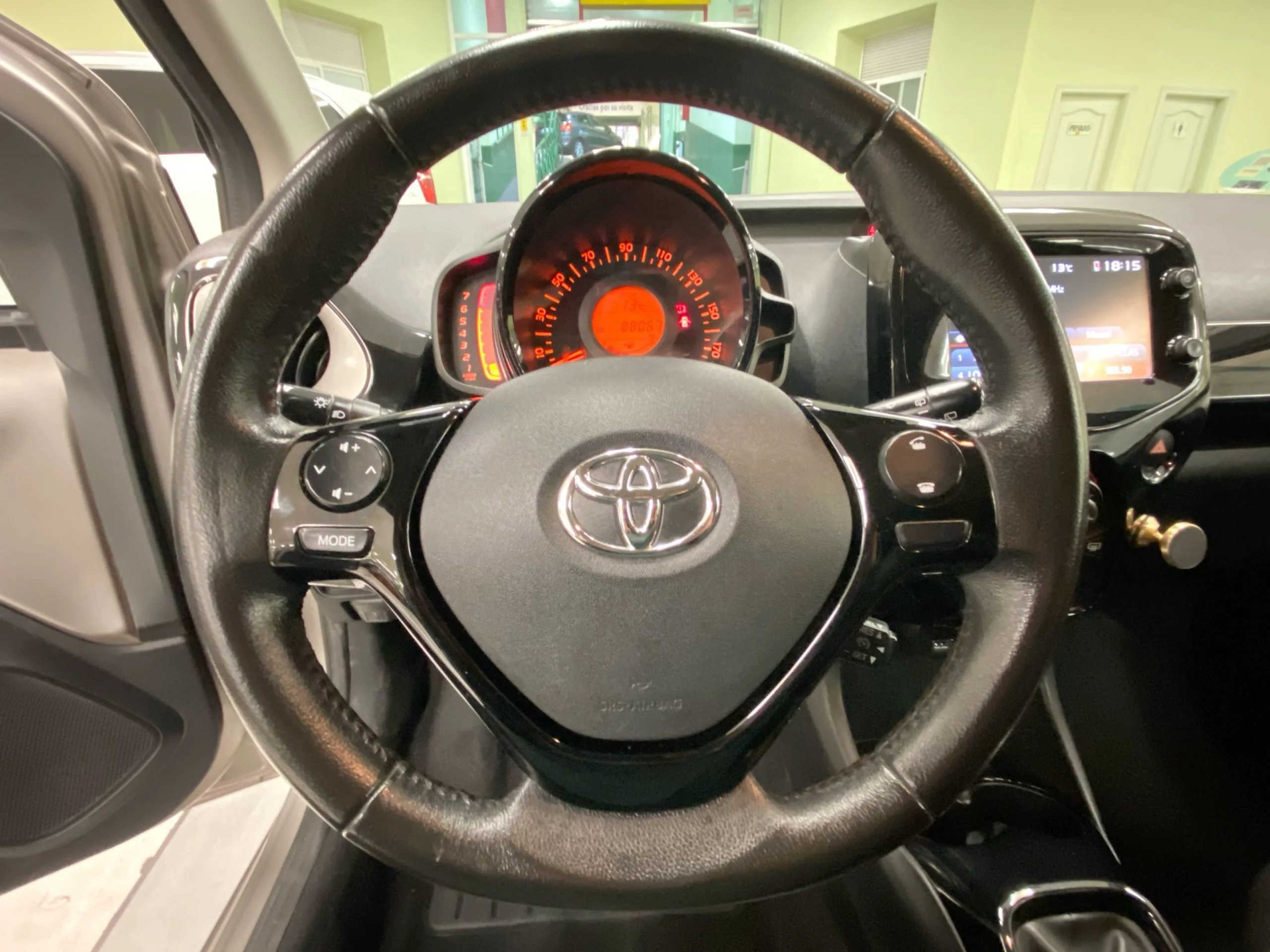 Toyota Aygo 1.0 70 x-play 51 kW (69 CV) - Foto 11