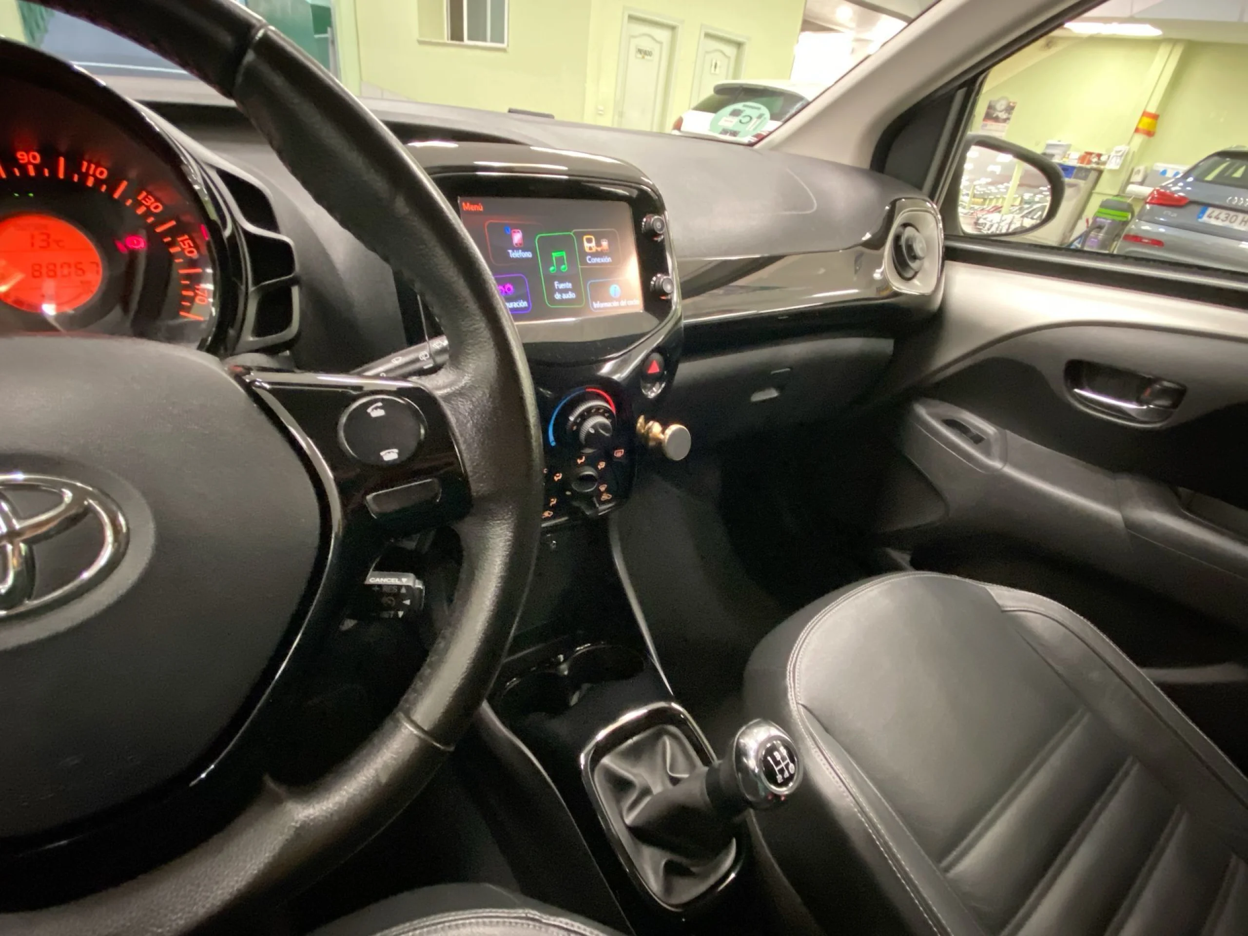 Toyota Aygo 1.0 70 x-play 51 kW (69 CV) - Foto 17