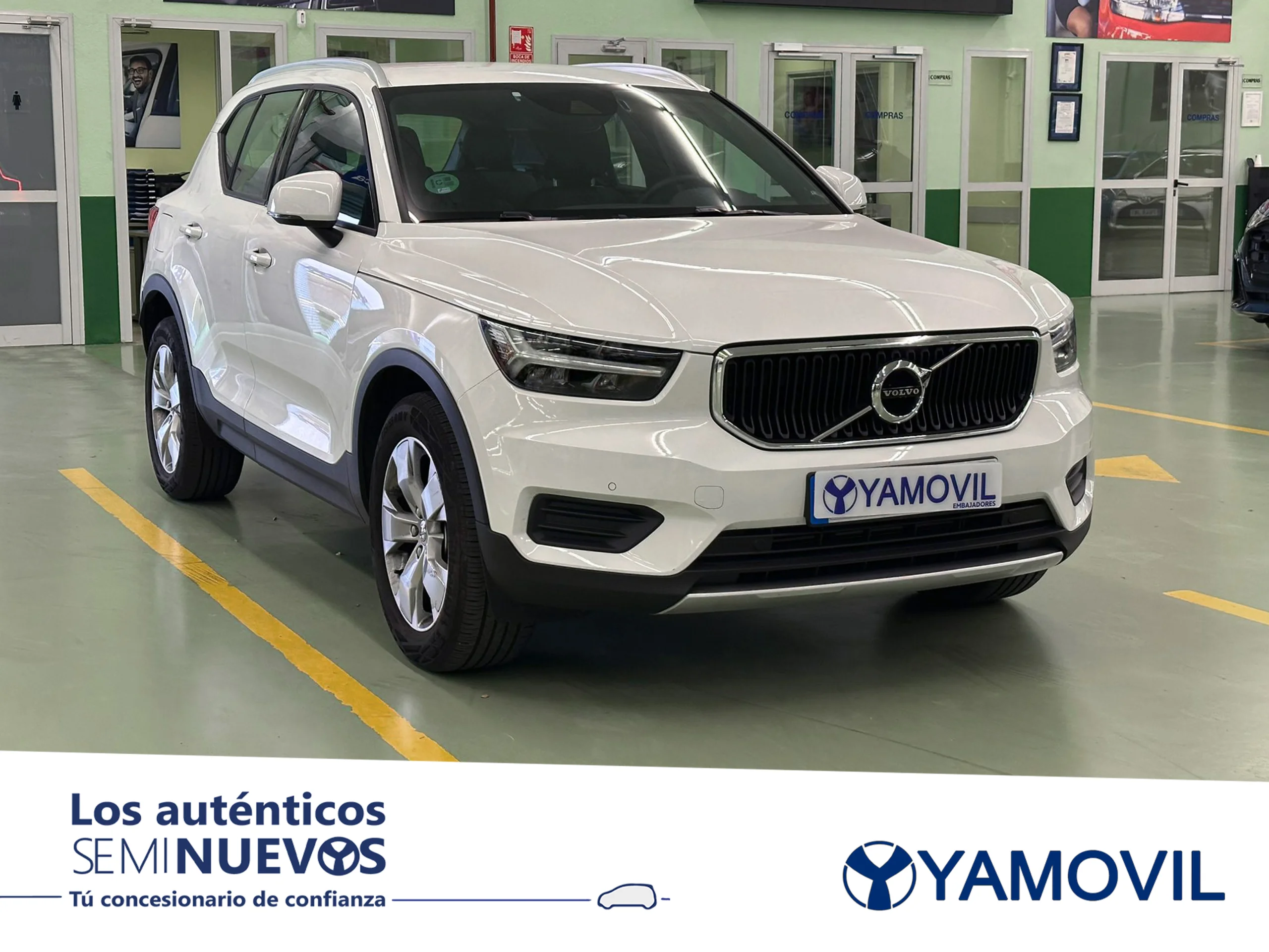 Volvo XC40 T2 Momentum Pro Auto 95 kW (129 CV) - Foto 3