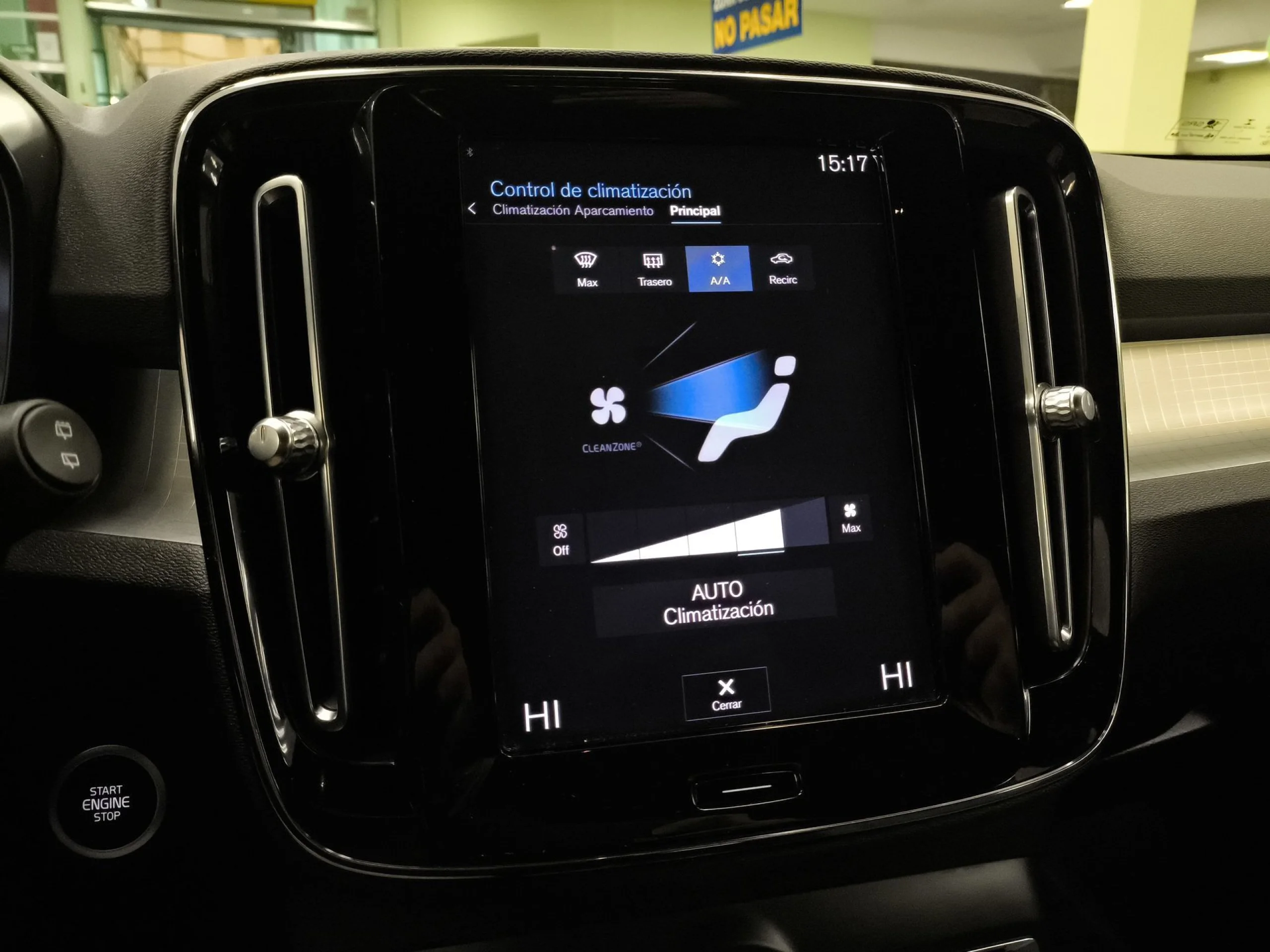 Volvo XC40 T2 Momentum Pro Auto 95 kW (129 CV) - Foto 18