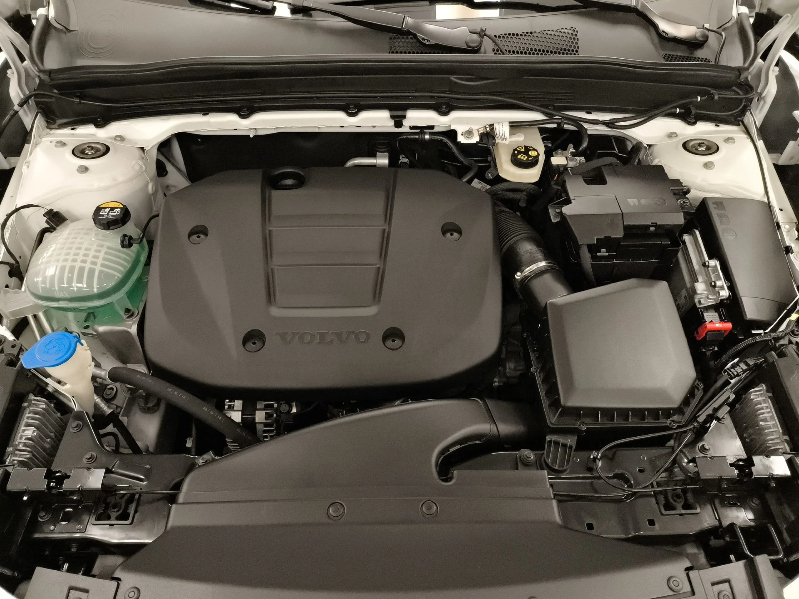 Volvo XC40 T2 Momentum Pro Auto 95 kW (129 CV) - Foto 25