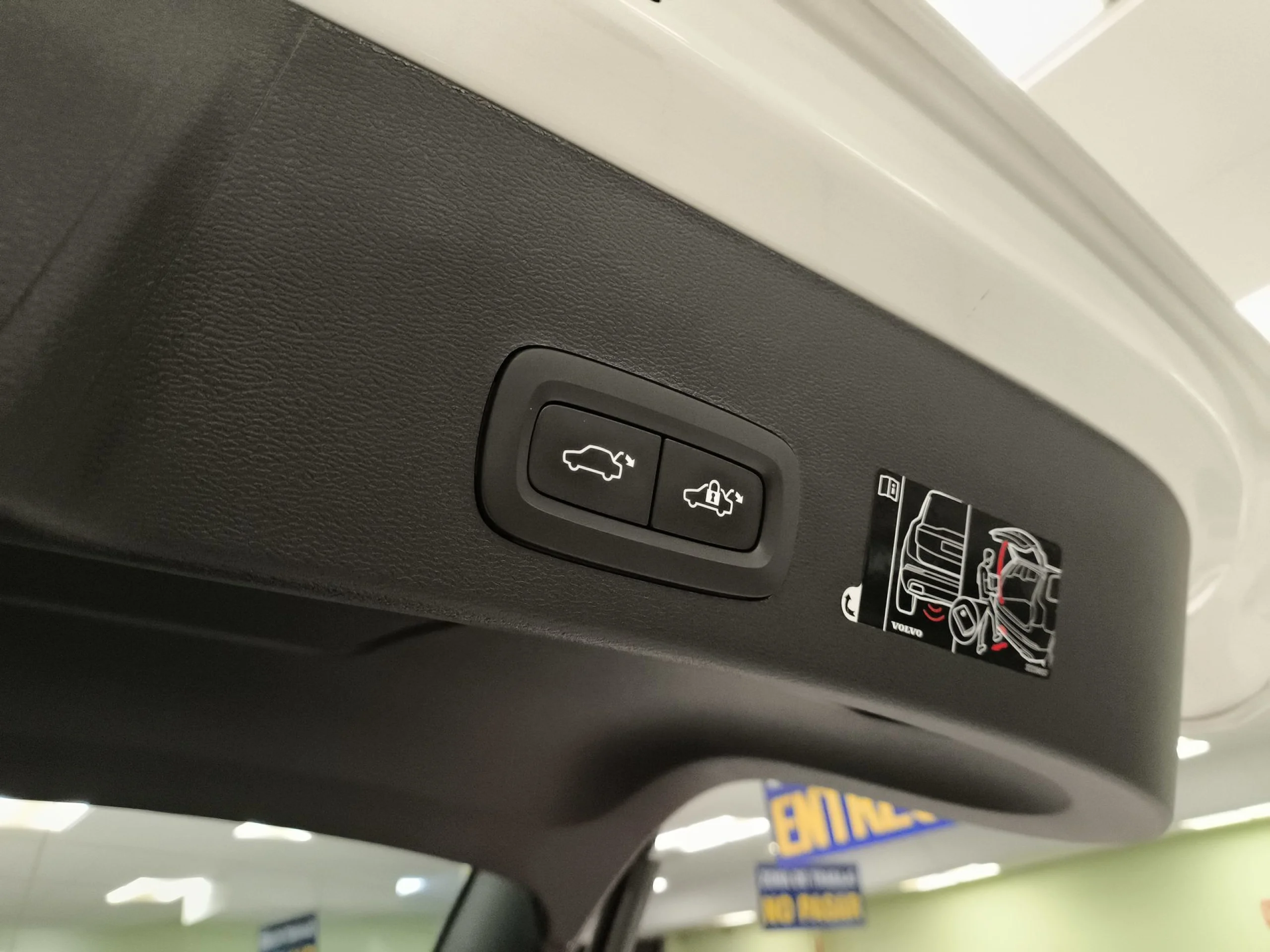 Volvo XC40 T2 Momentum Pro Auto 95 kW (129 CV) - Foto 26