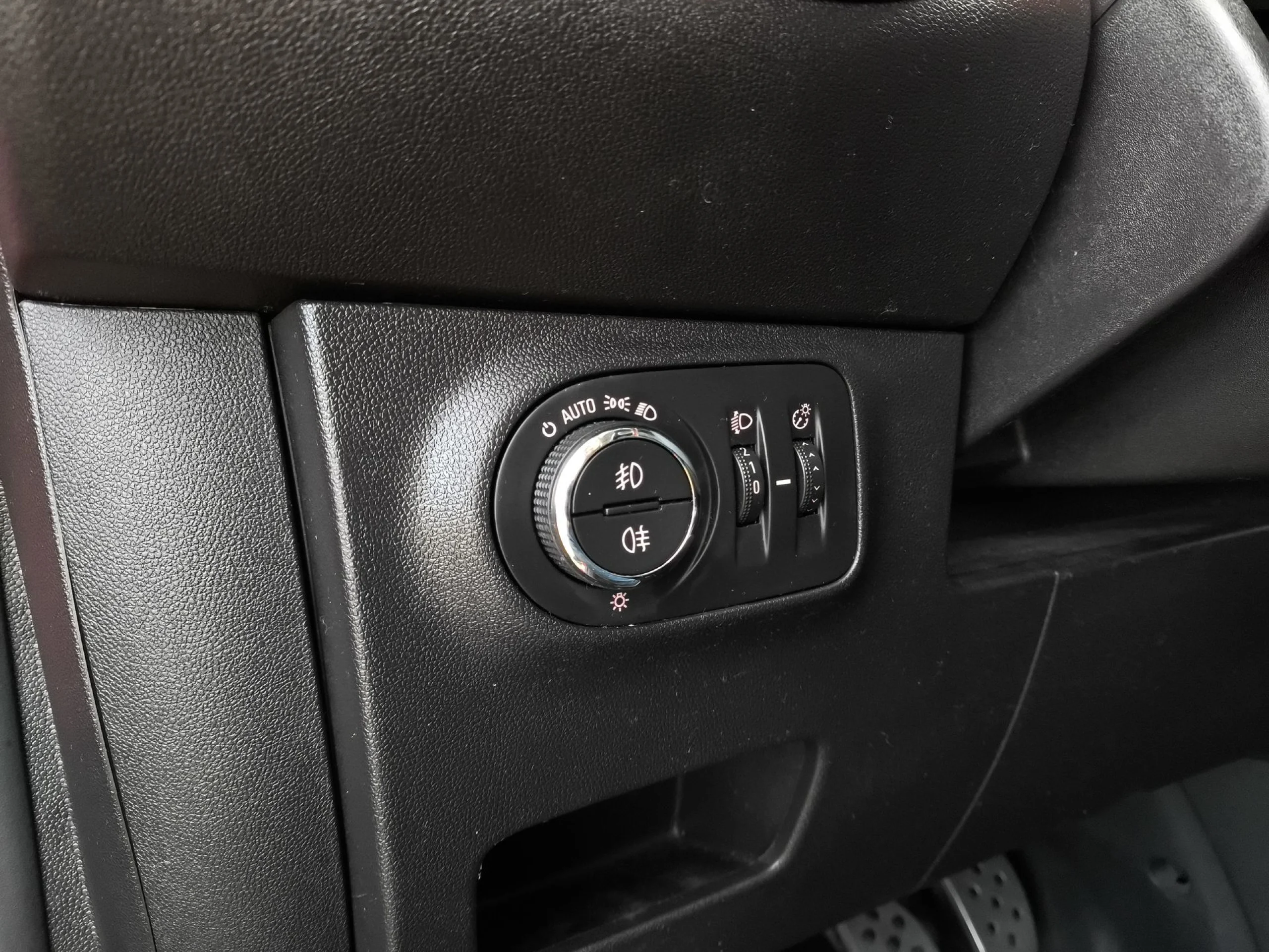 Opel Corsa 1.4 Design Line 66 kW (90 CV) - Foto 12