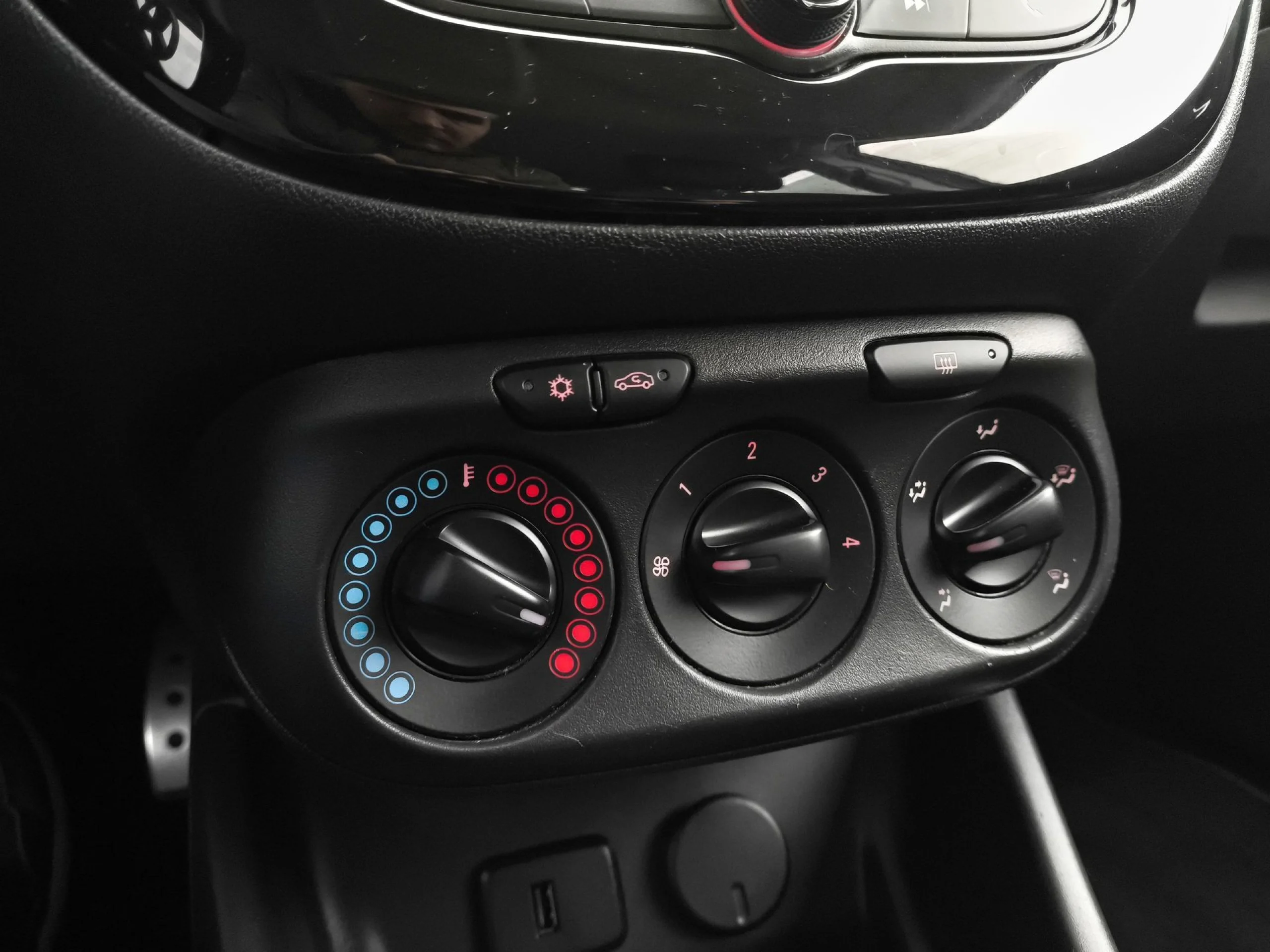 Opel Corsa 1.4 Design Line 66 kW (90 CV) - Foto 18